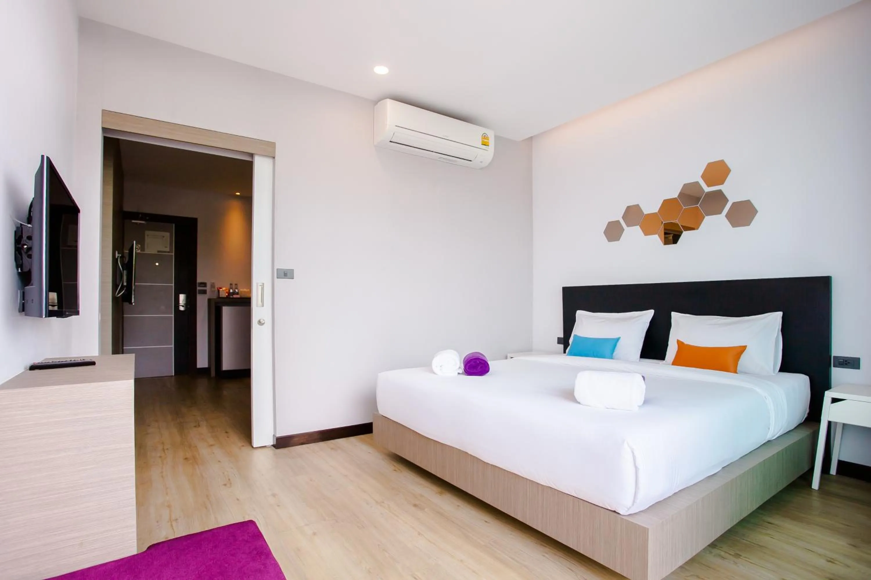 Bed in Chaweng Villawee Hotel