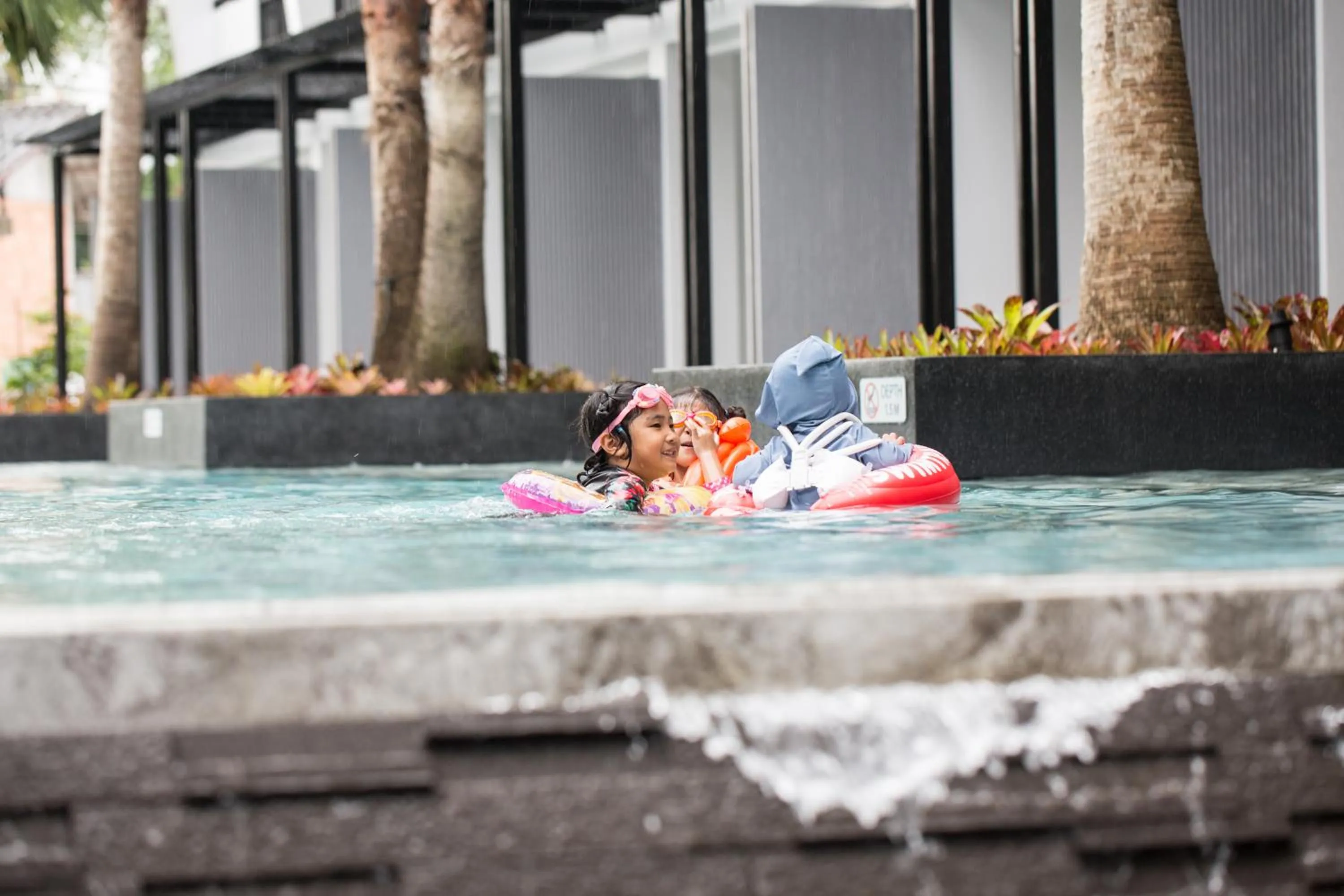 Swimming pool in Chaweng Villawee Hotel