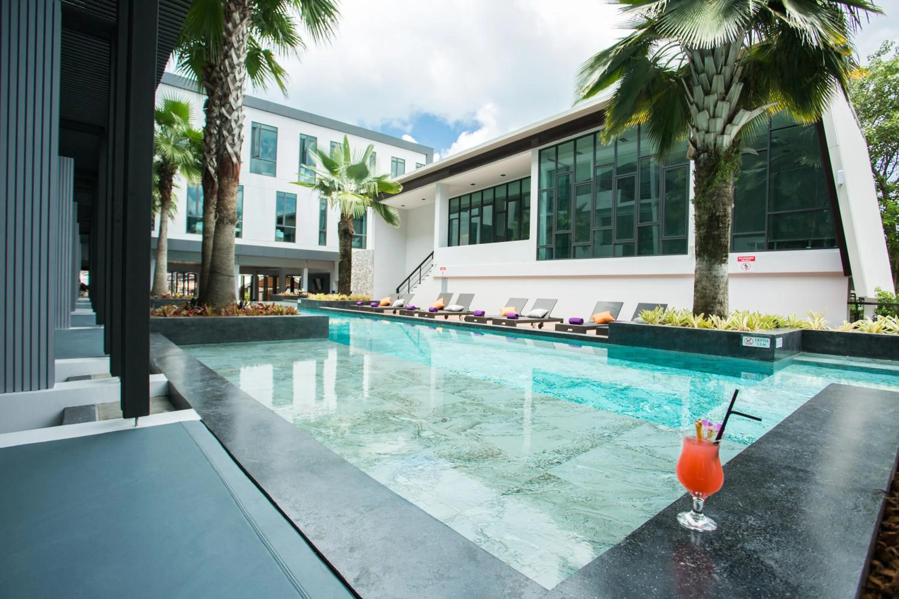 Swimming pool in Chaweng Villawee Hotel