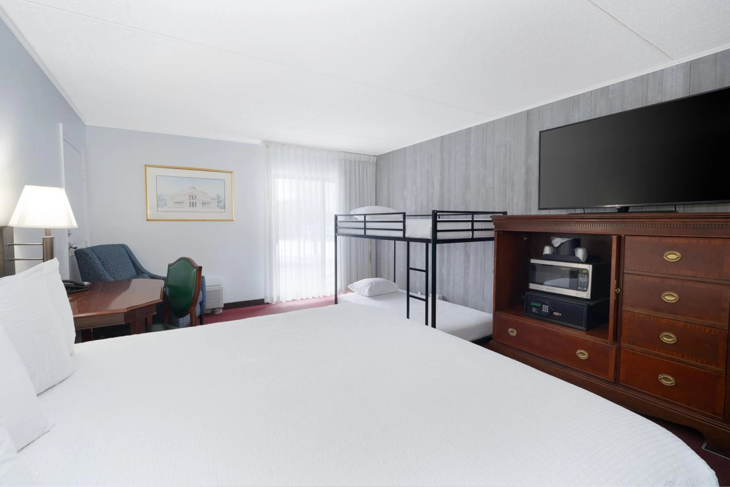 Bedroom, Bed in Fireside Inn & Suites Gilford