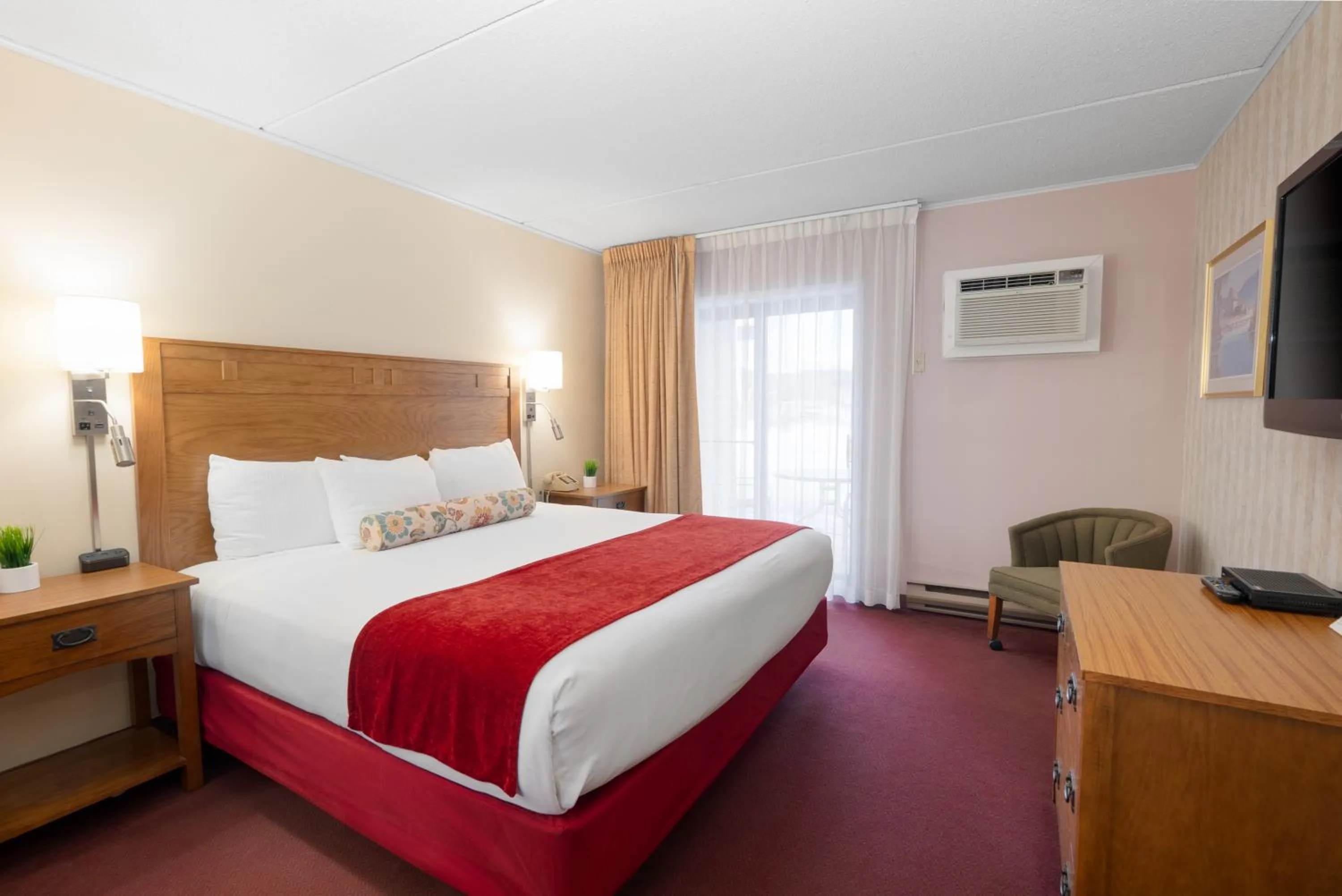 Bedroom, Bed in Fireside Inn & Suites Gilford