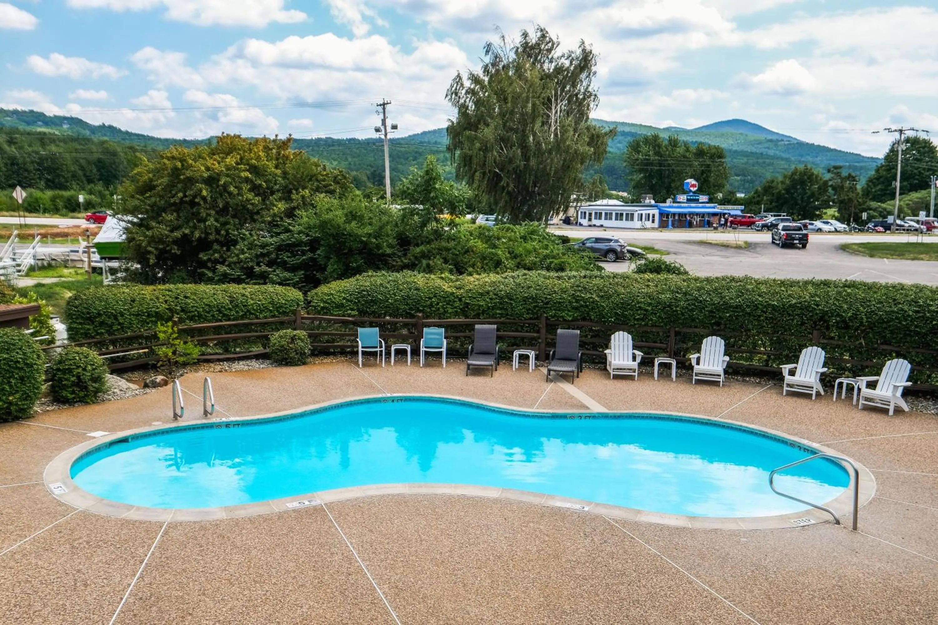 Swimming pool in Fireside Inn & Suites Gilford