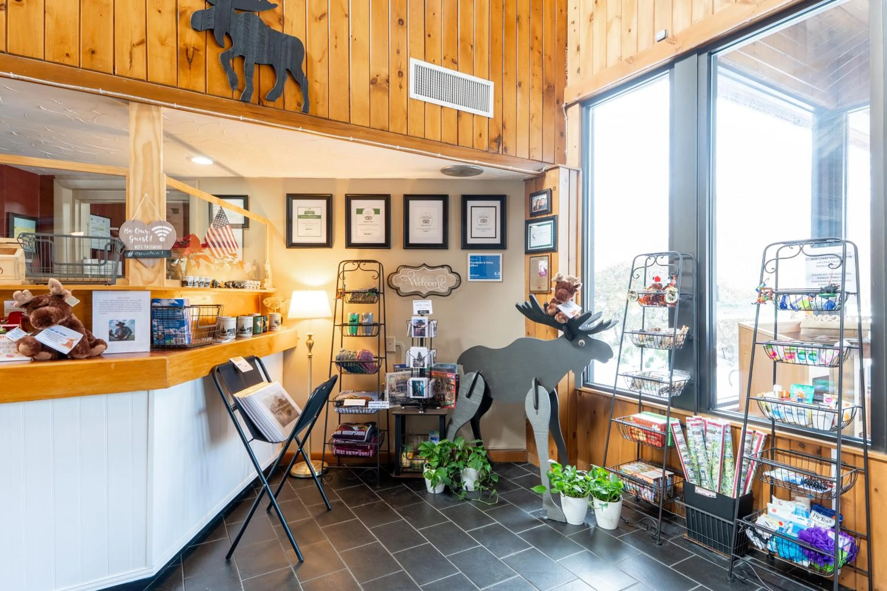 Shopping Area in Fireside Inn & Suites Gilford