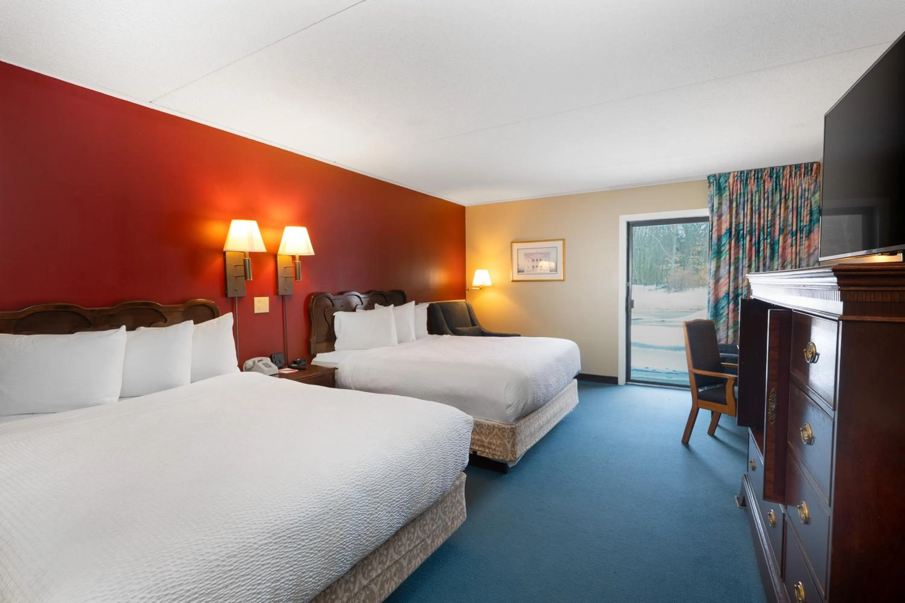 pet friendly, Bed in Fireside Inn & Suites Gilford