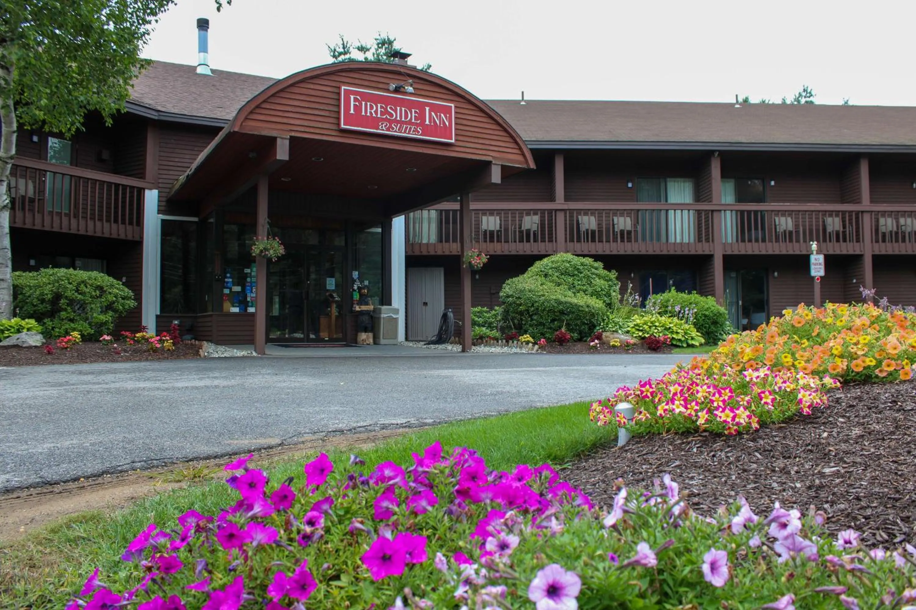 Property building in Fireside Inn & Suites Gilford