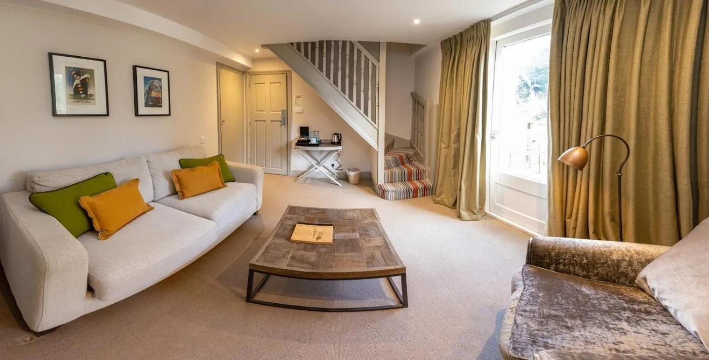 Bedroom, Bed in The Swan Inn