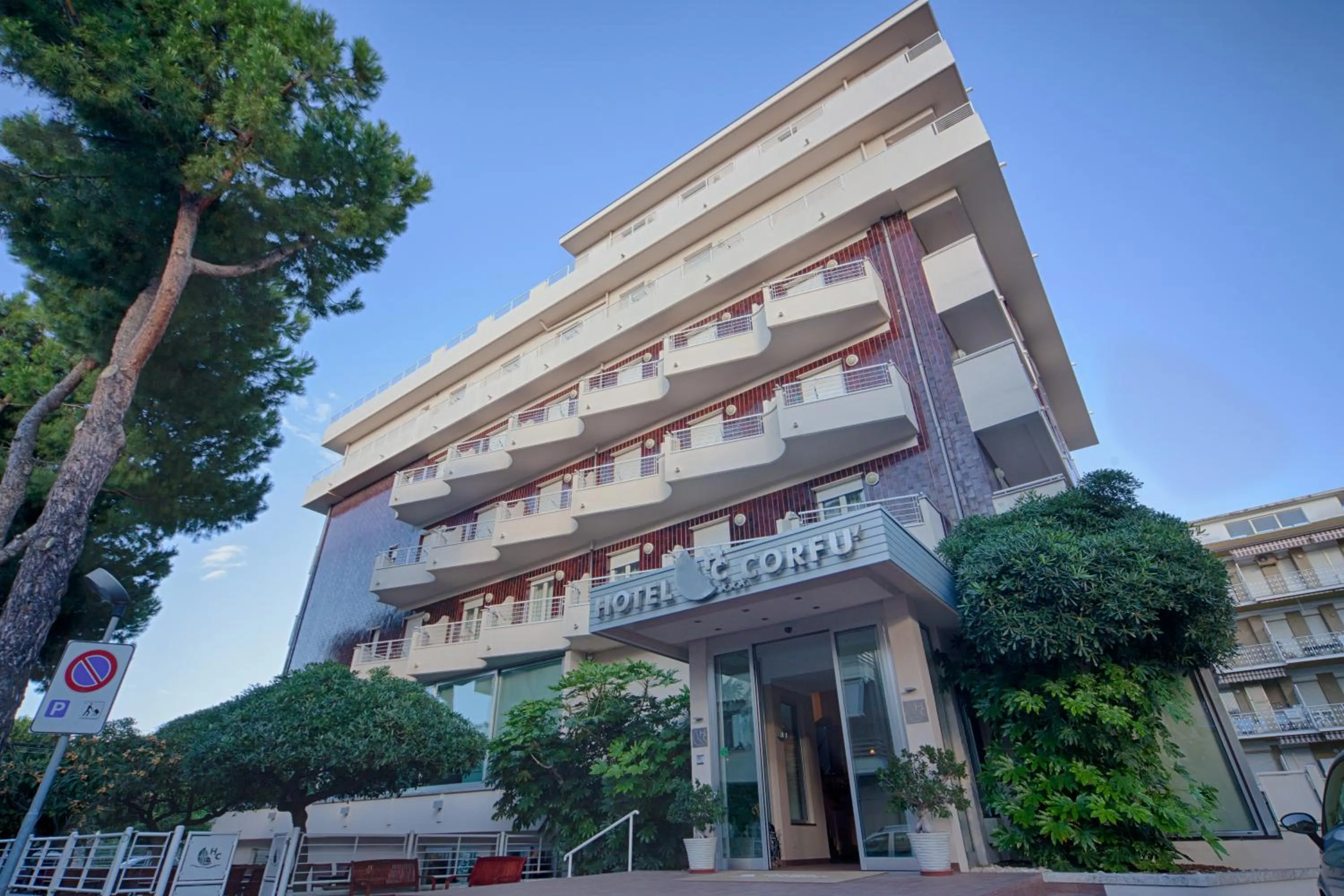 Facade/entrance in Hotel Corfù