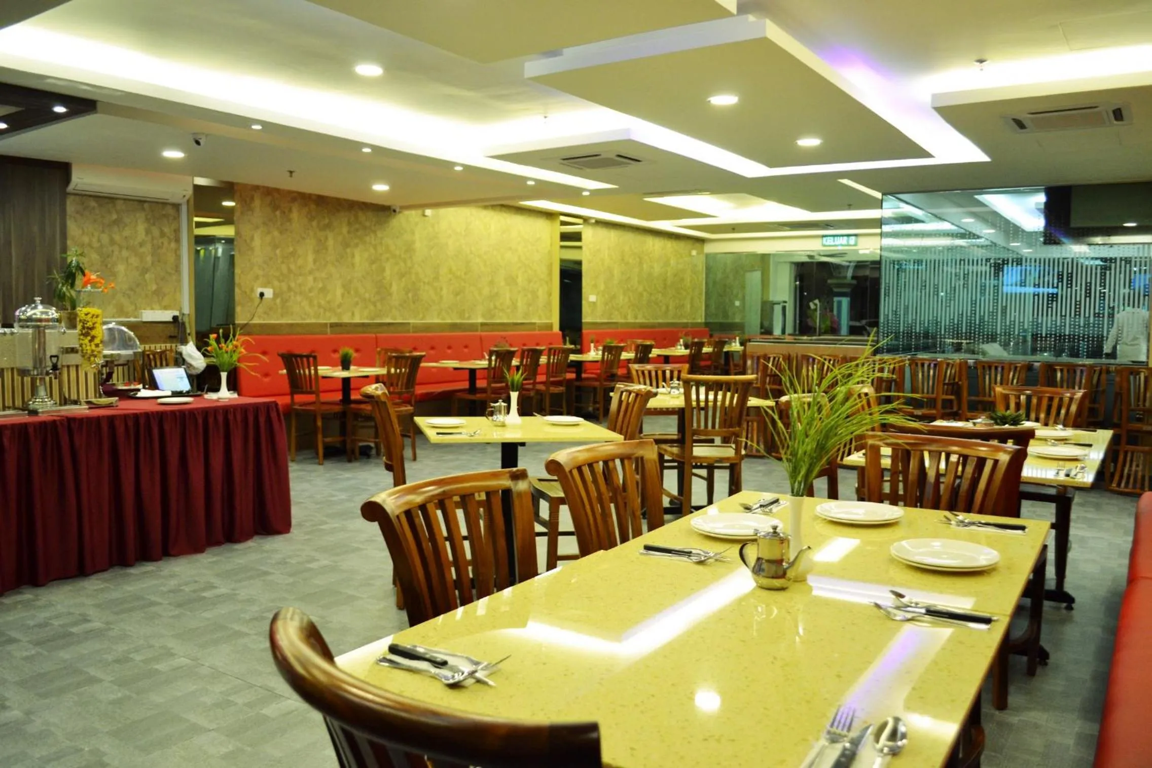 Restaurant/places to eat in City Central Hotel