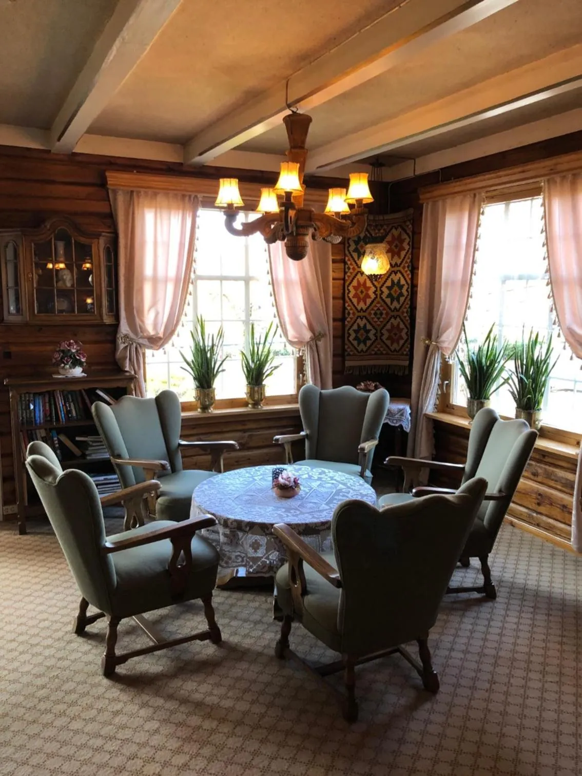 Communal lounge/ TV room in Straand Hotel