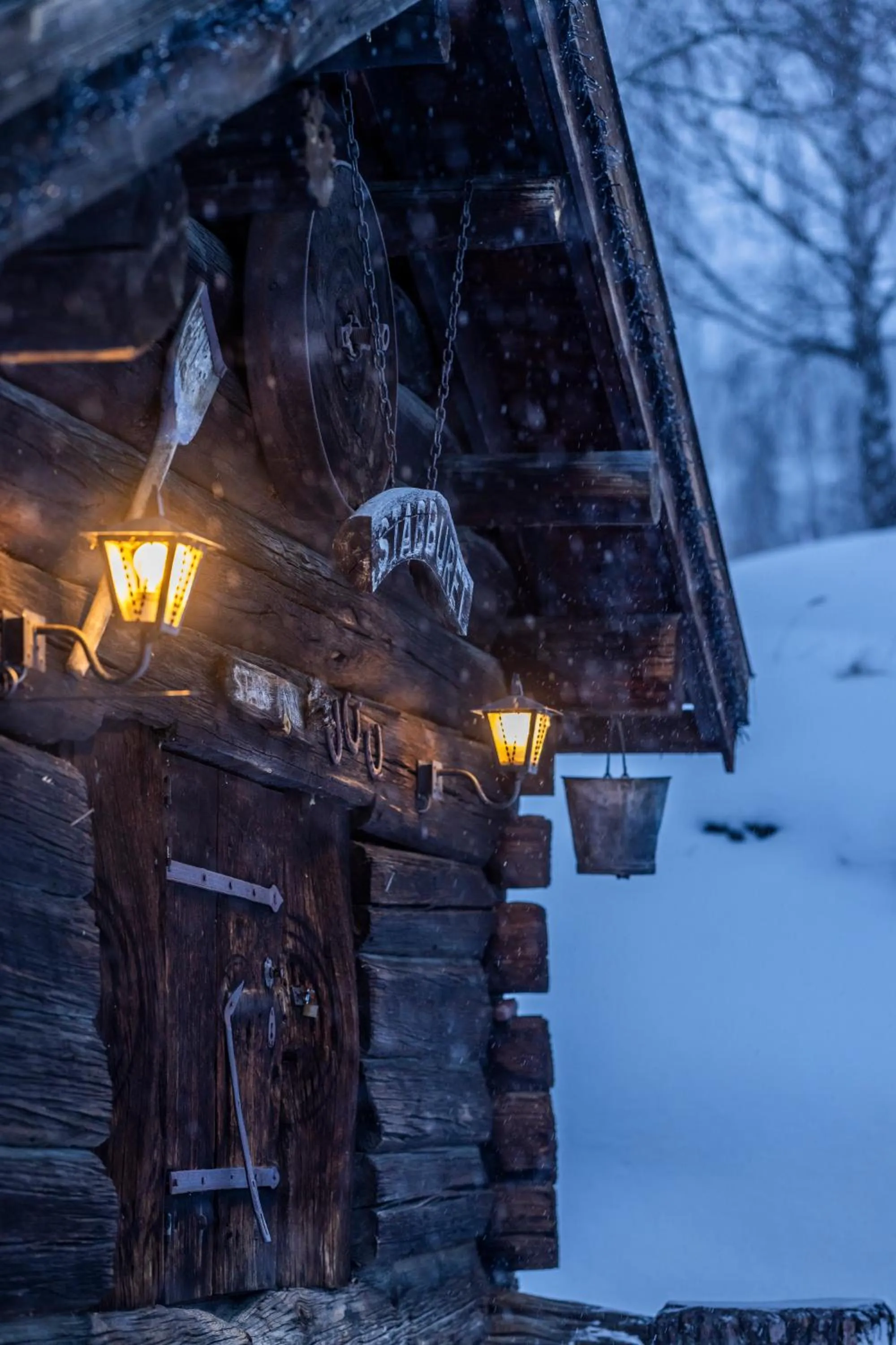 Restaurant/places to eat in Straand Hotel