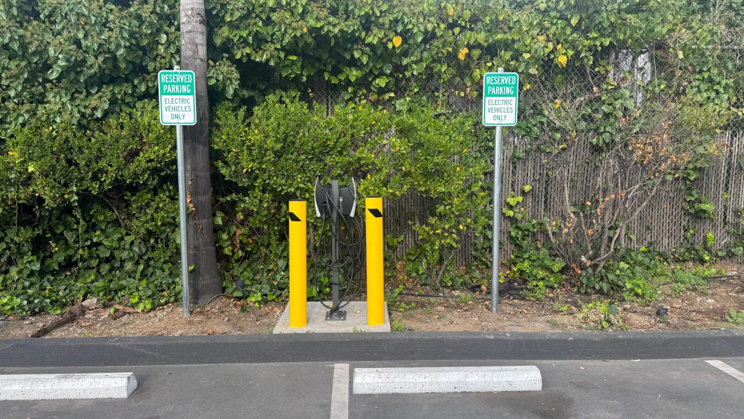 Parking in Bay Breeze Inn