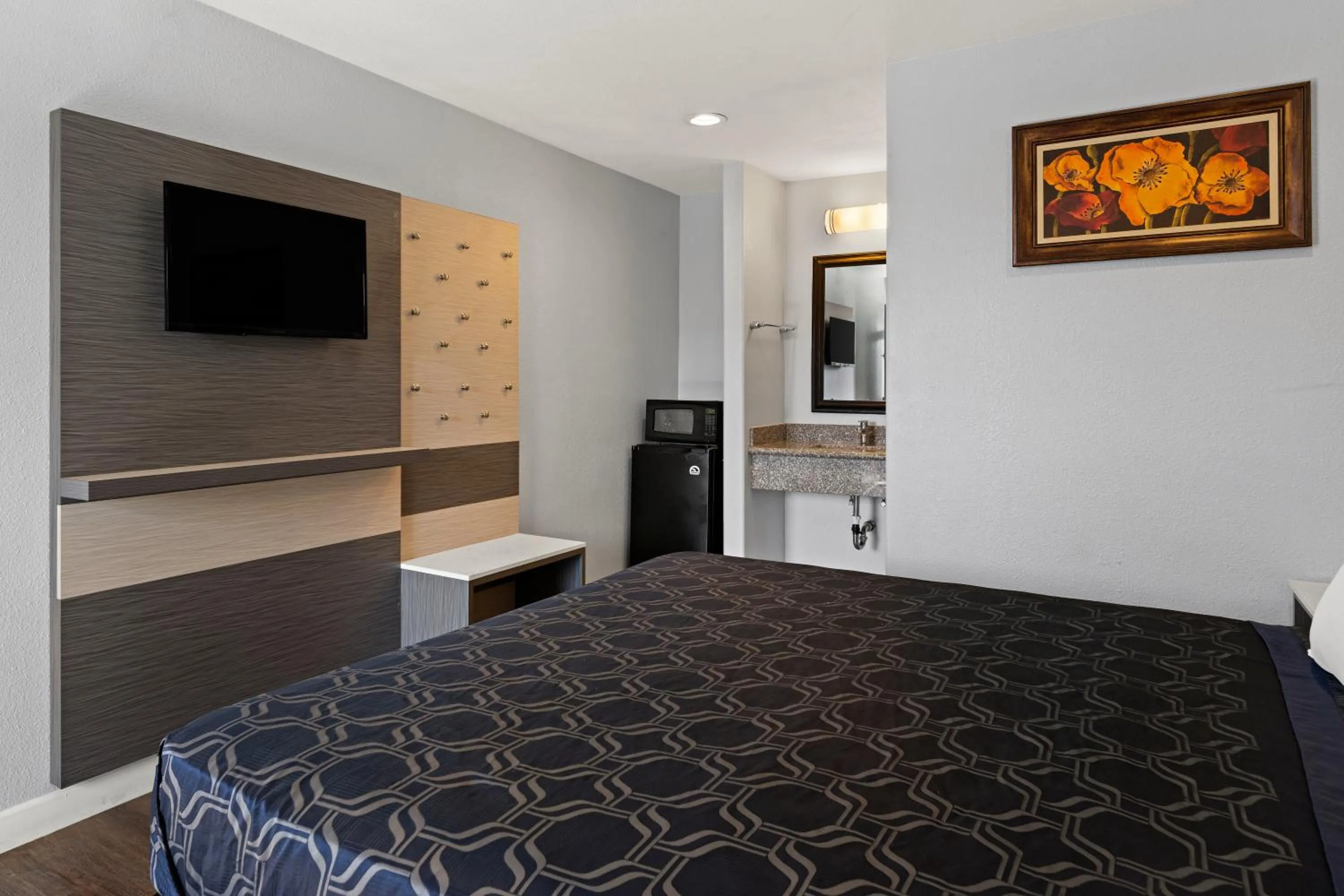 Bedroom, Bed in Bay Breeze Inn