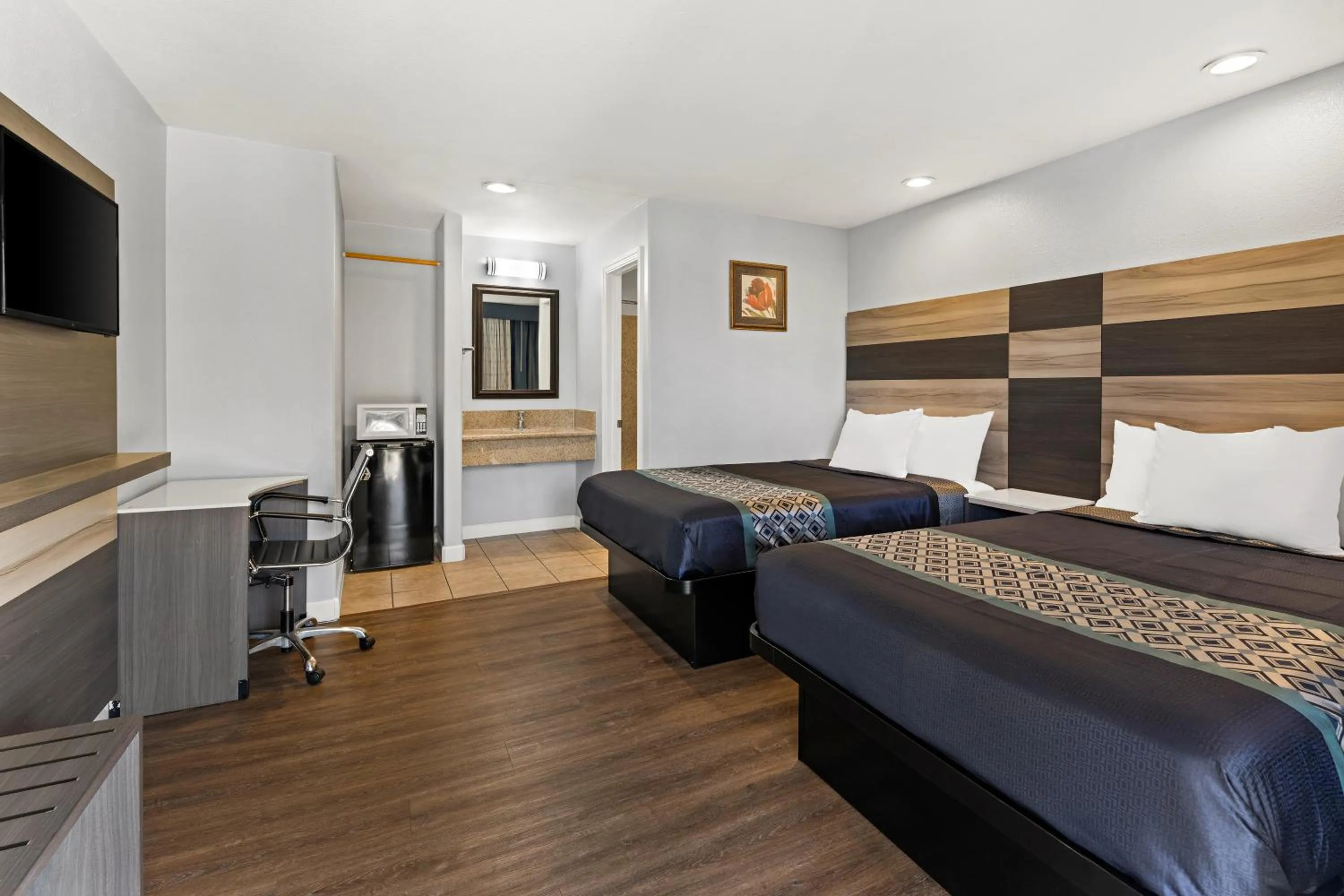 Bedroom, Bed in Bay Breeze Inn