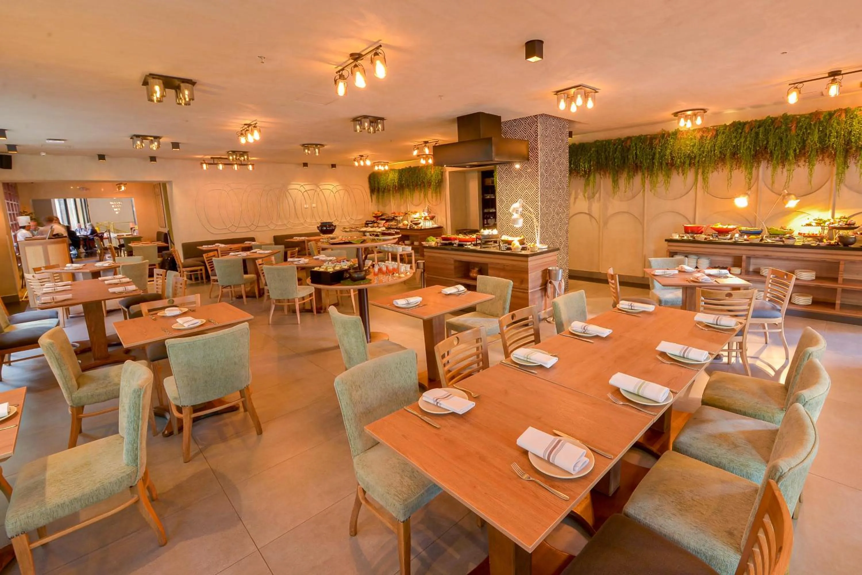 Restaurant/places to eat in GHL Hotel Capital