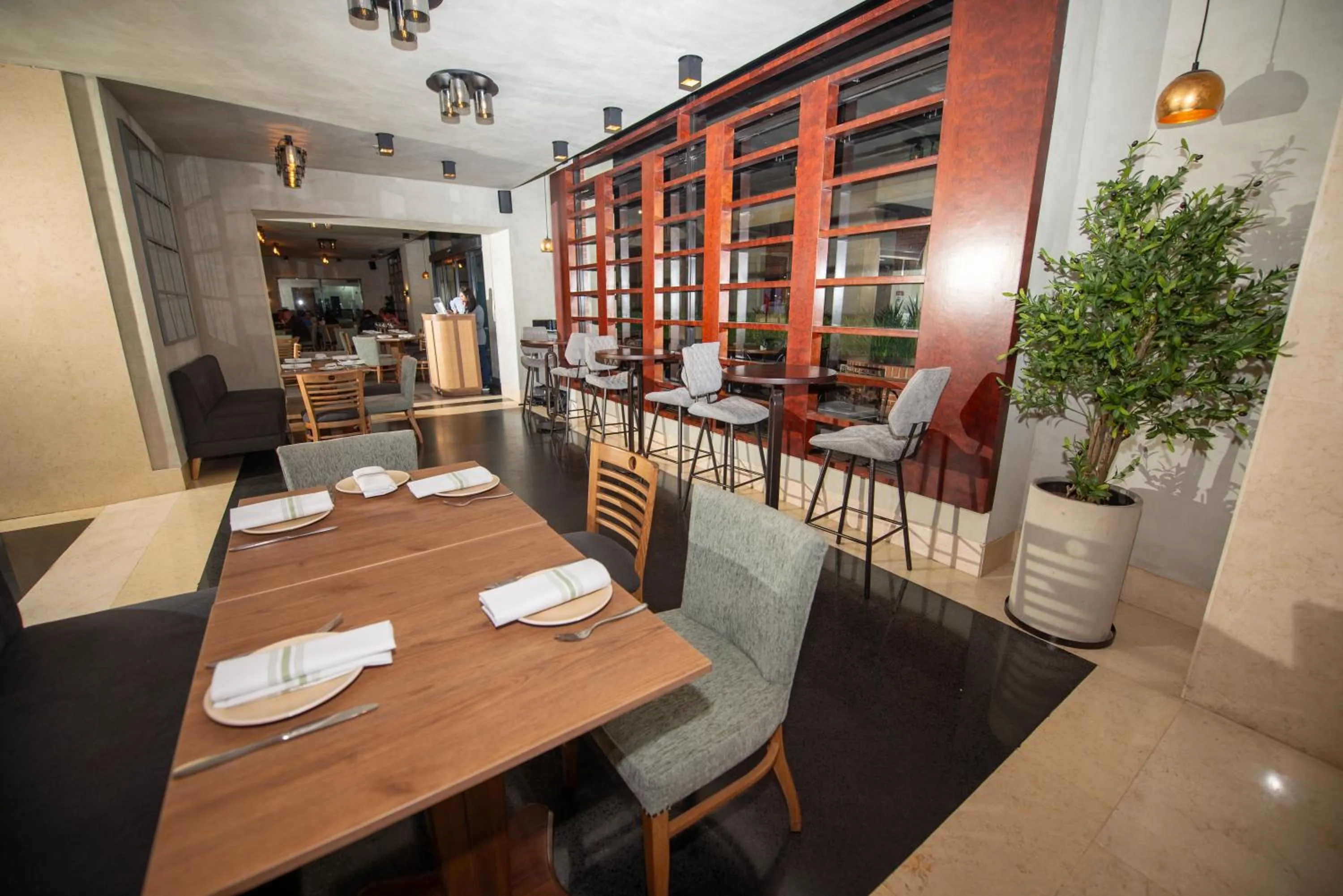 Restaurant/places to eat in GHL Hotel Capital