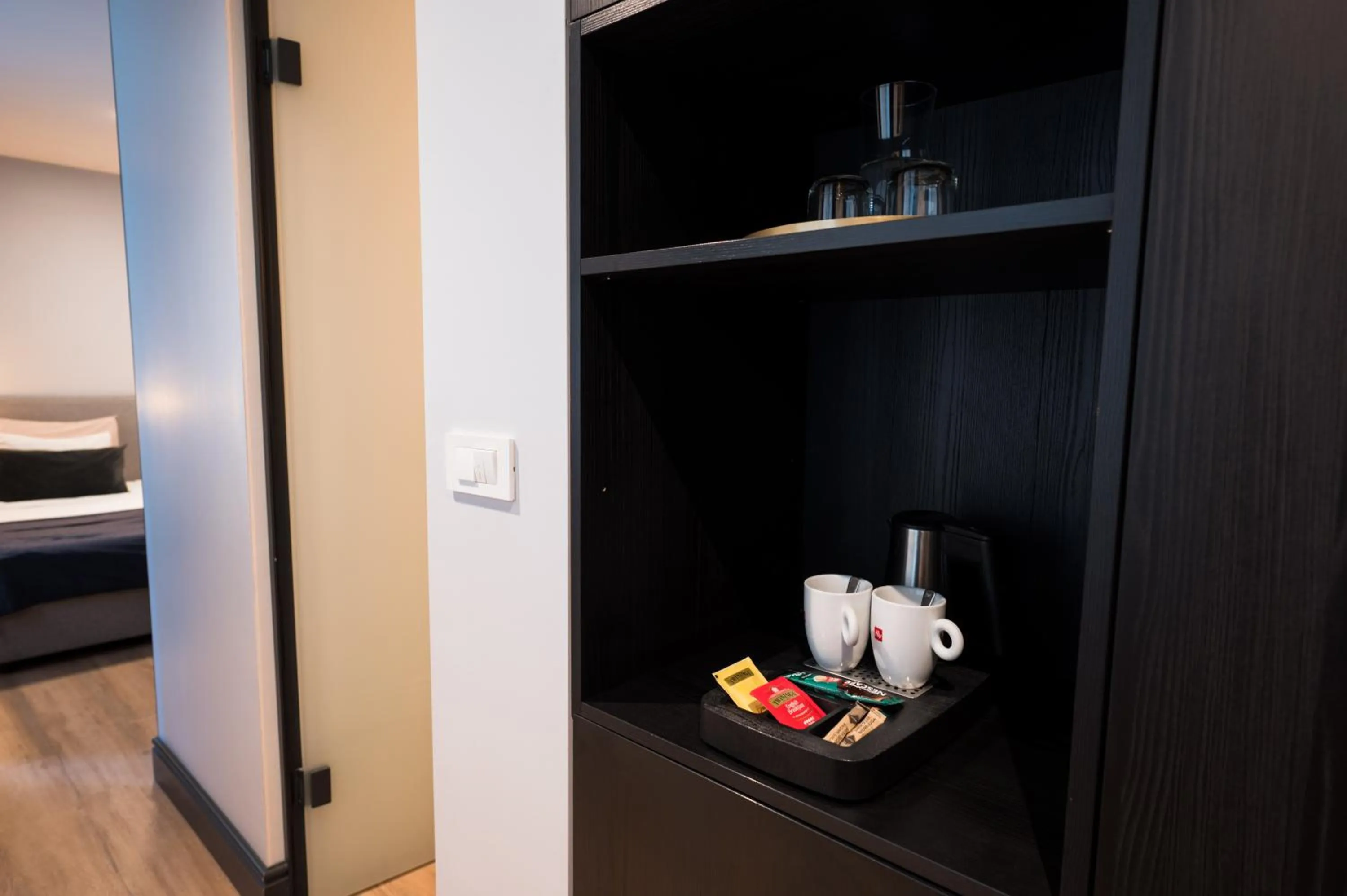 Coffee/tea facilities, Bed in Doma Zagreb Aparthotel