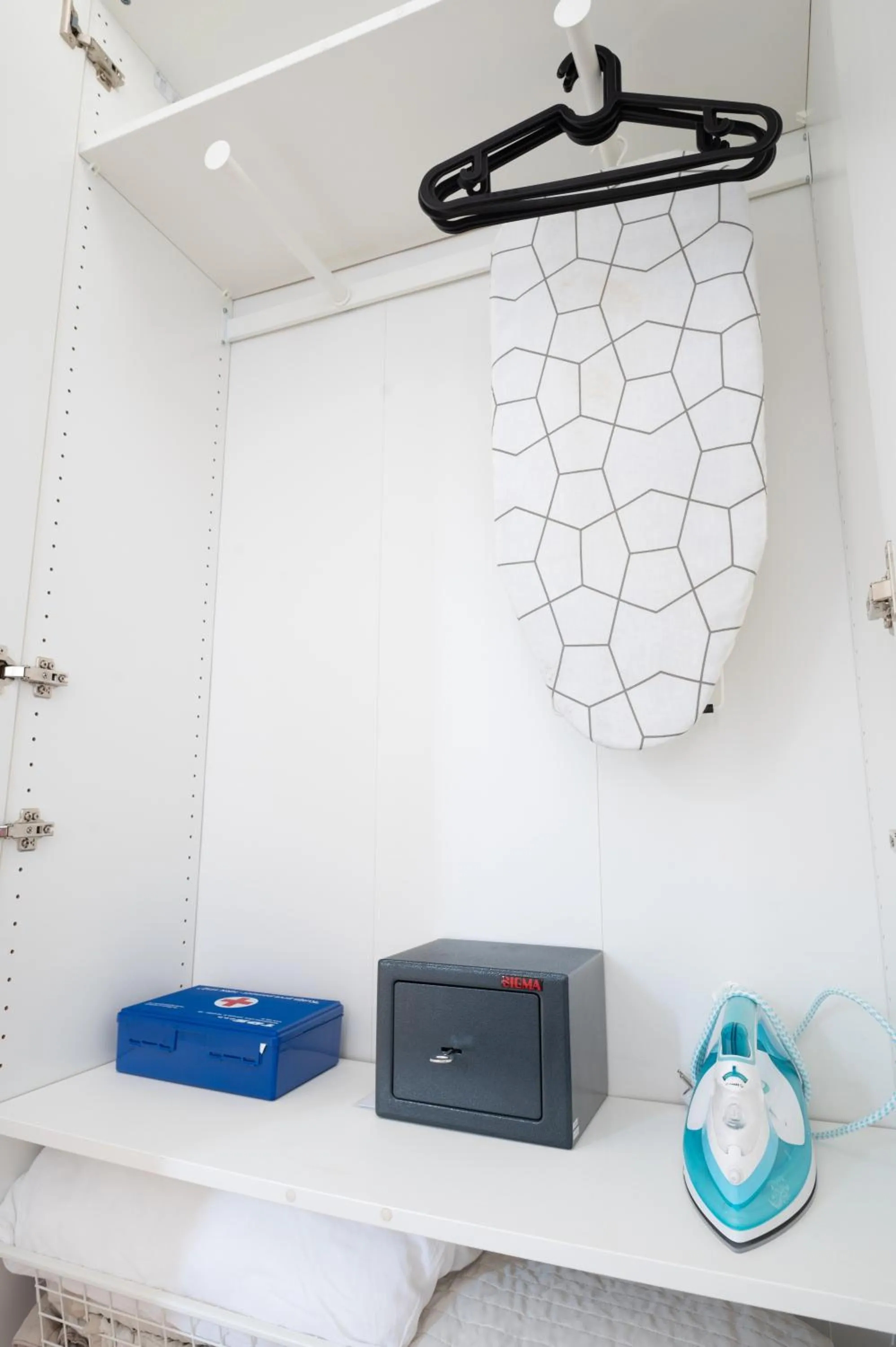 flat iron in Doma Zagreb Aparthotel