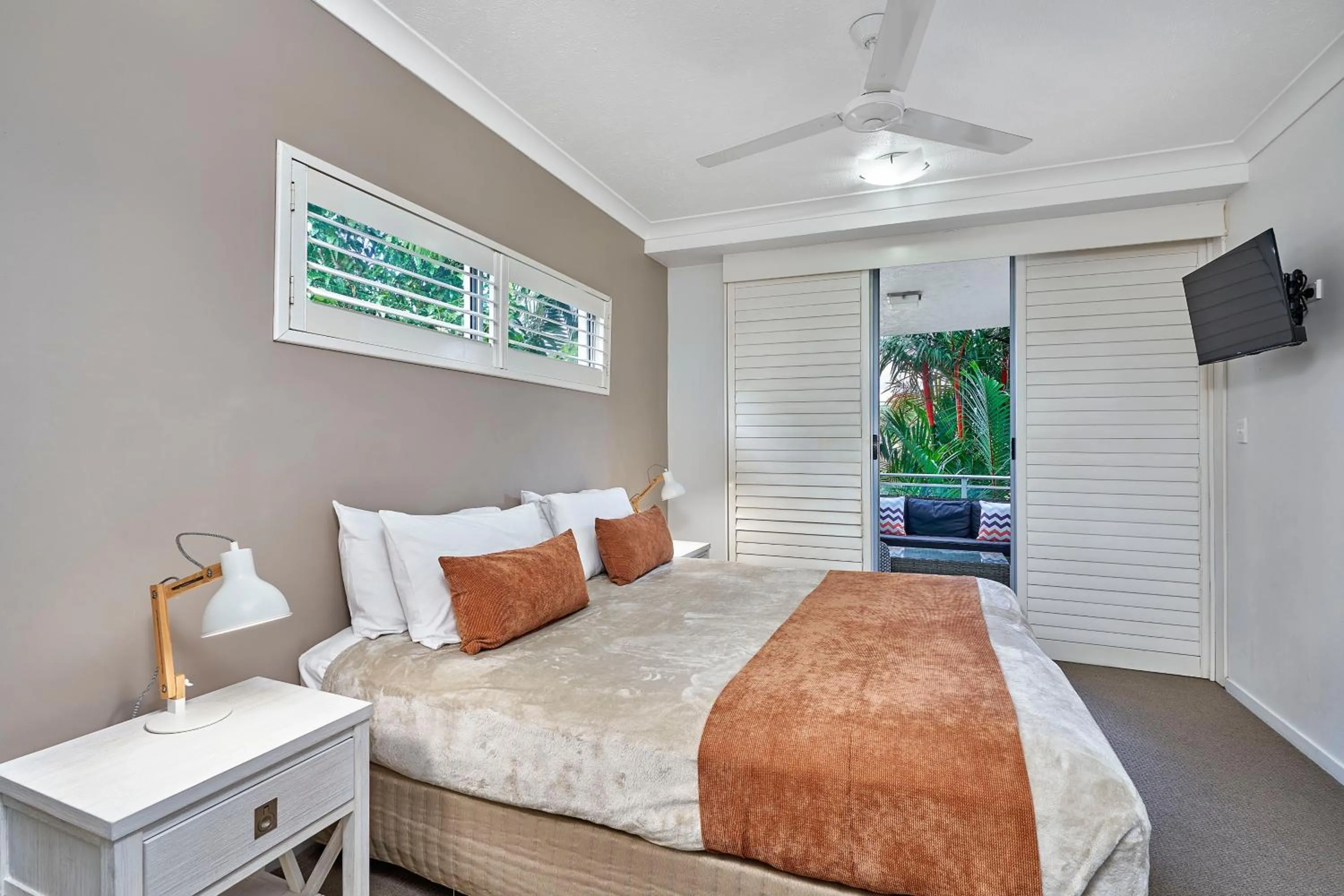 Bedroom, Bed in Vision Apartments