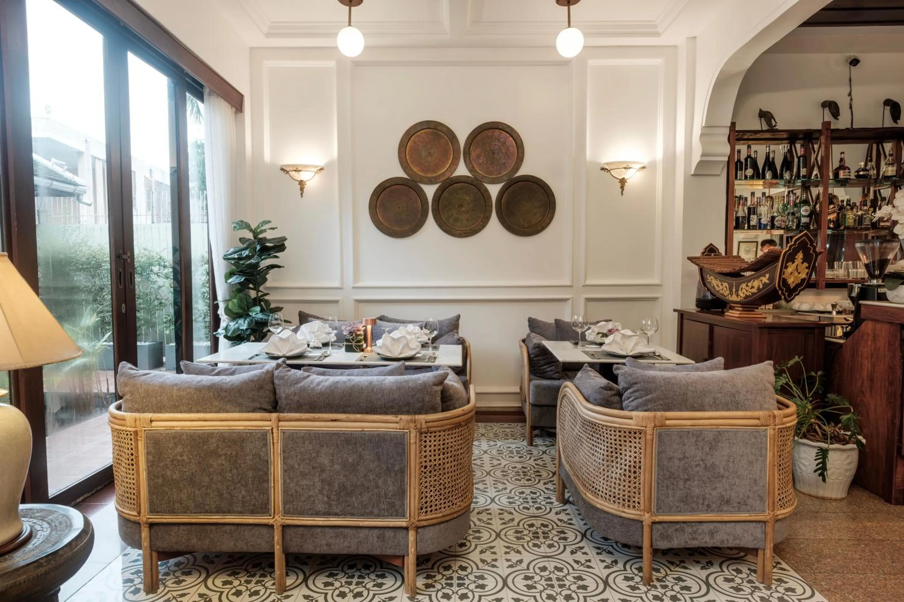 Restaurant/places to eat in Green Park Boutique Hotel