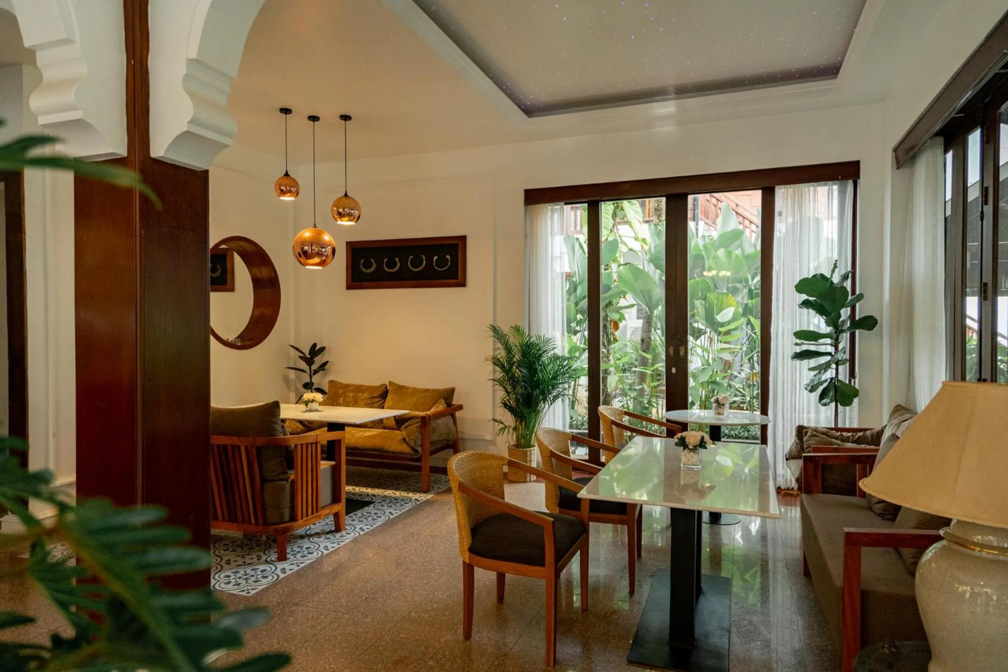 Restaurant/places to eat in Green Park Boutique Hotel