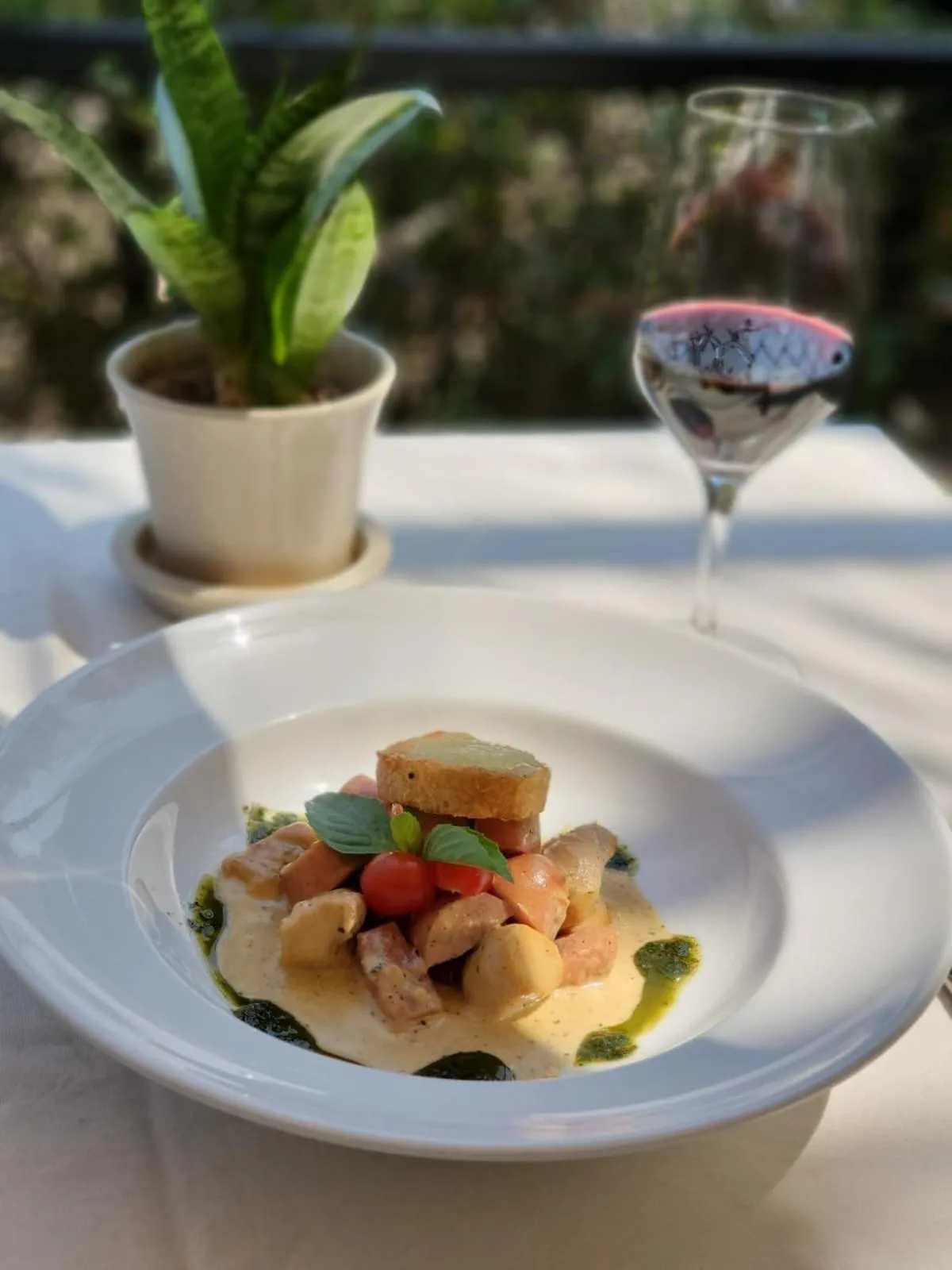 Restaurant/places to eat in Green Park Boutique Hotel