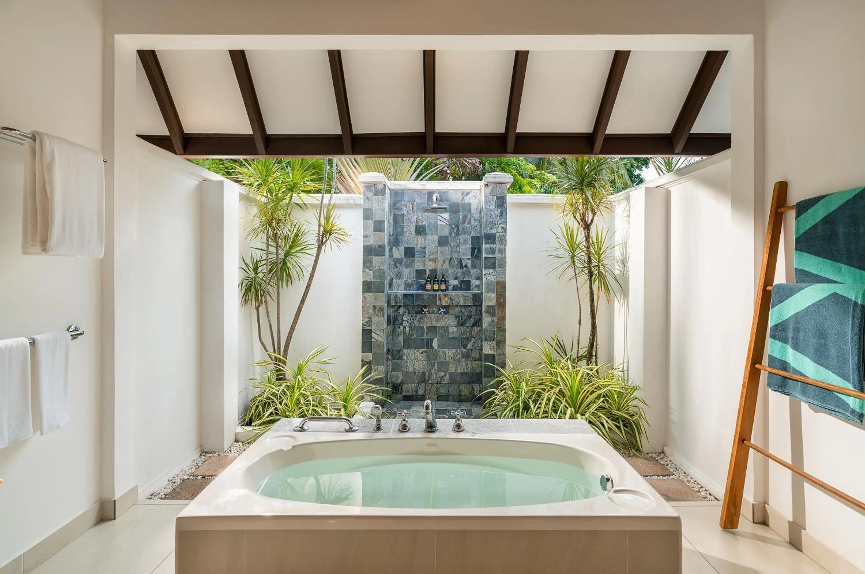 Bath in Kurumba Maldives