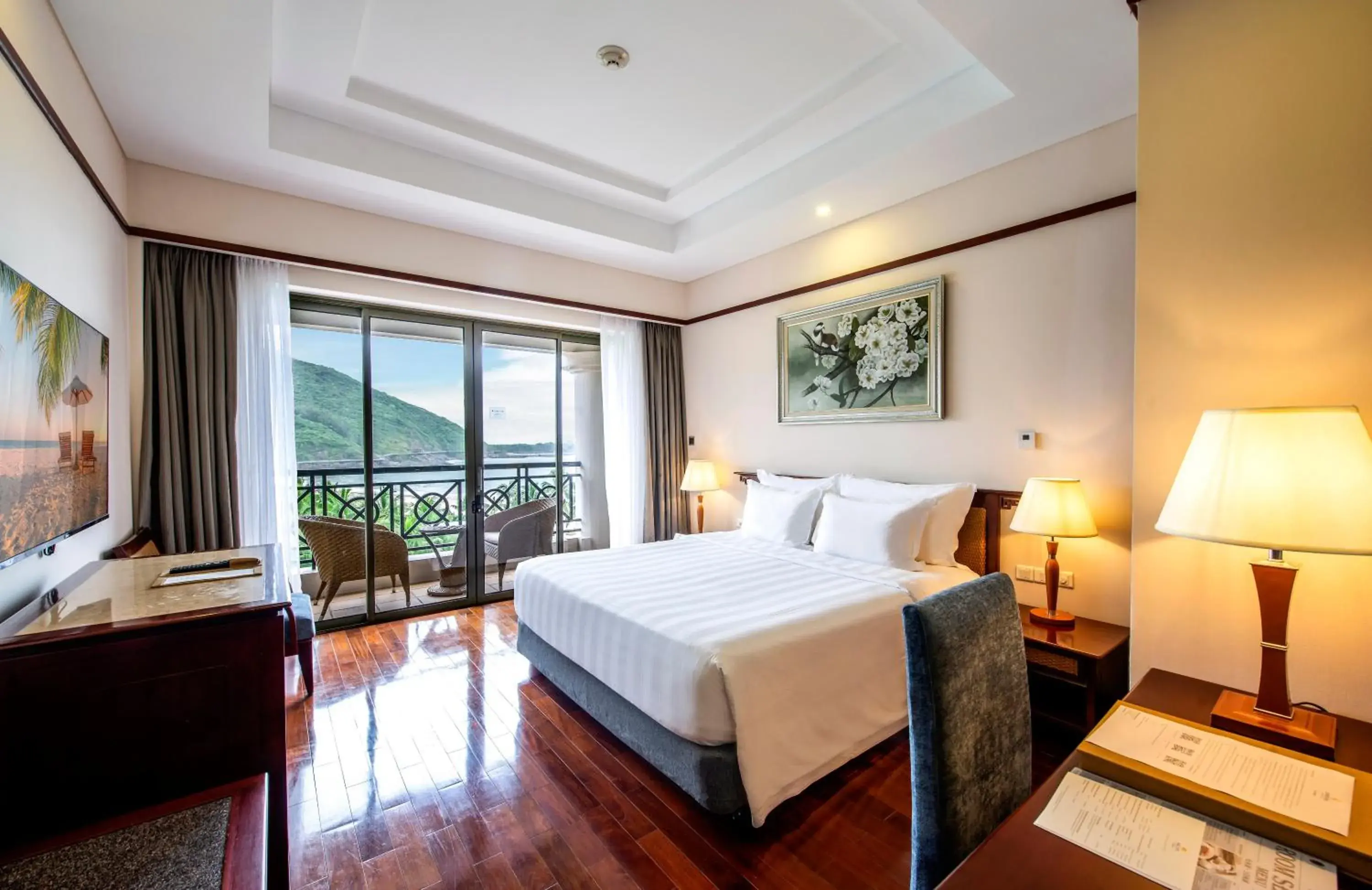 Deluxe Ocean View Queen Bed - VinWonders Park Access in Vinpearl Resort Nha Trang Deluxe Ocean View Queen Bed - VinWonders Park Access in Vinpearl Resort Nha Trang