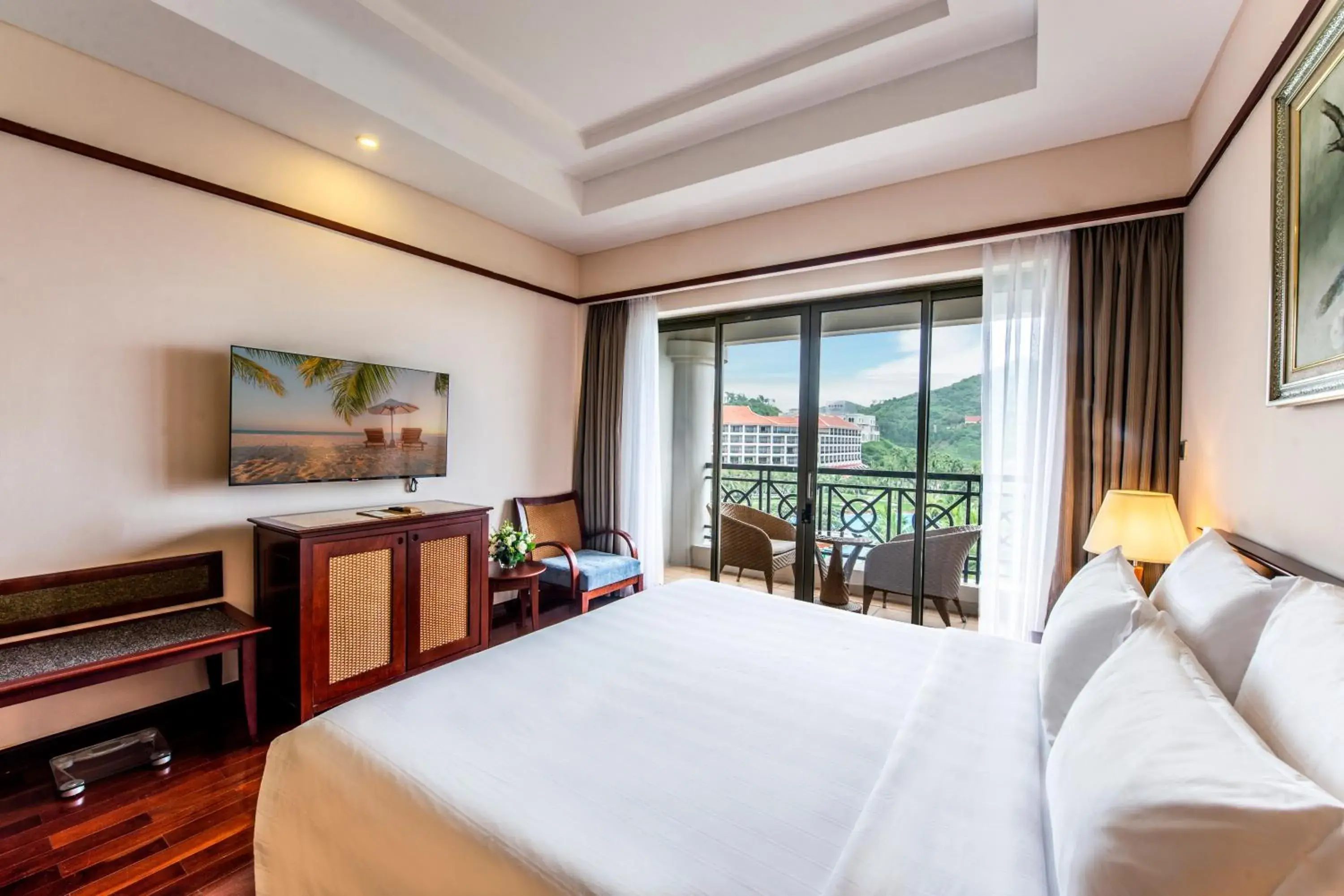 Grand Deluxe Ocean View Queen Bed in Vinpearl Resort Nha Trang Grand Deluxe Ocean View Queen Bed in Vinpearl Resort Nha Trang