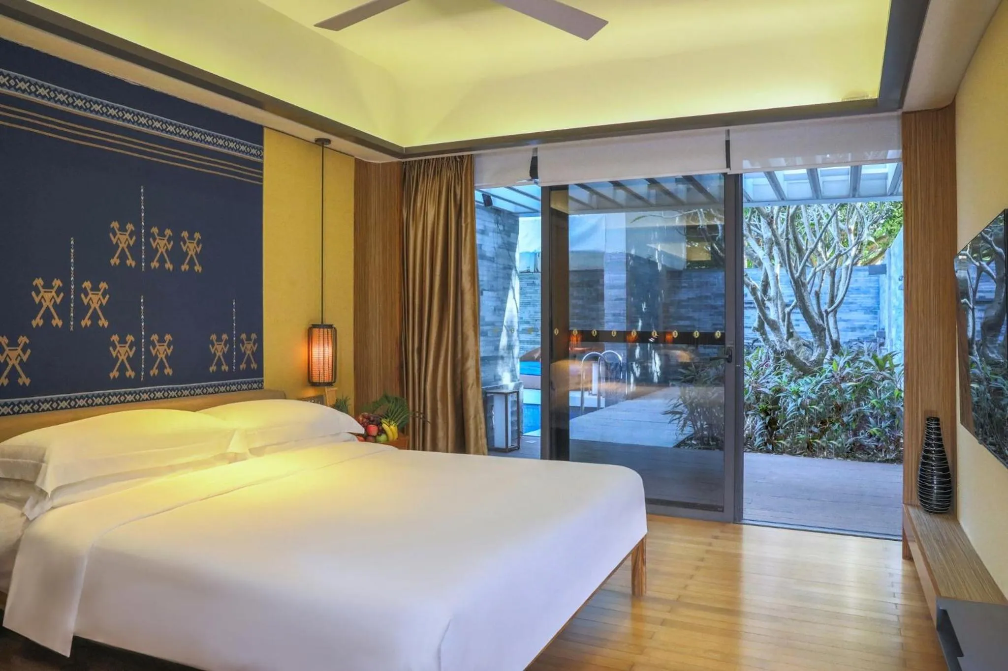 Photo of the whole room, Bed in InterContinental Sanya Resort by IHG