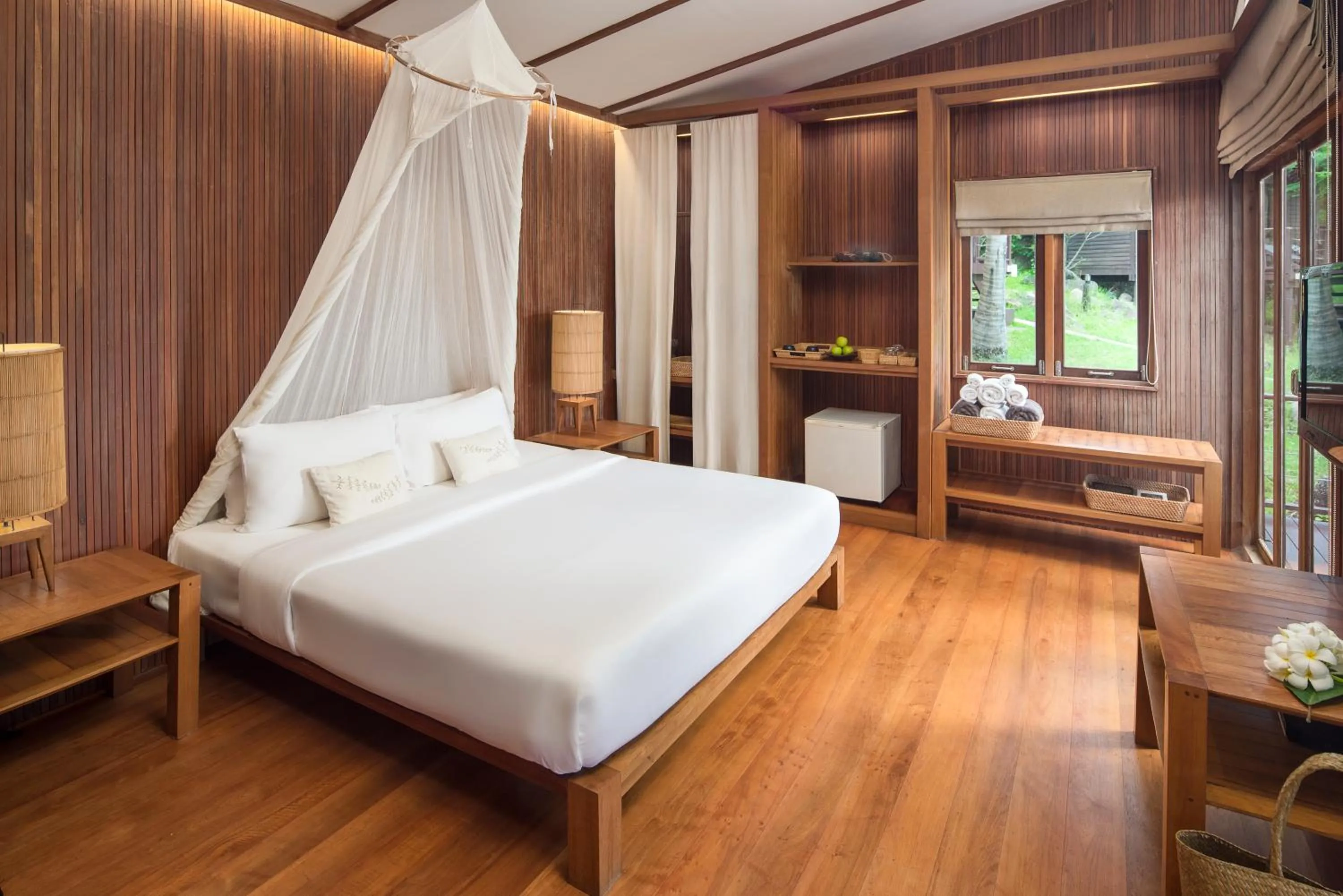 Bedroom, Bed in Haadtien Beach Resort