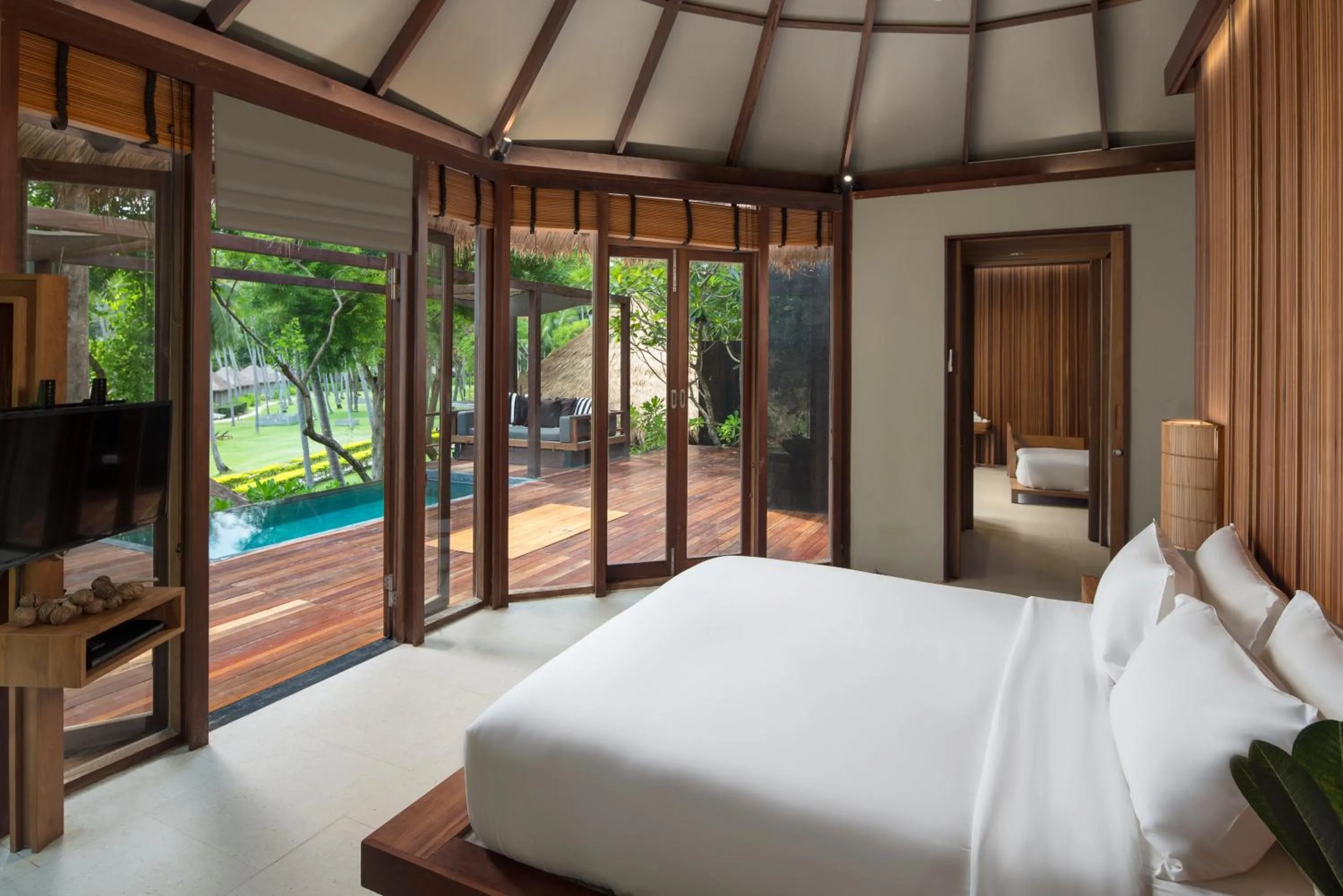 Bedroom, Bed in Haadtien Beach Resort