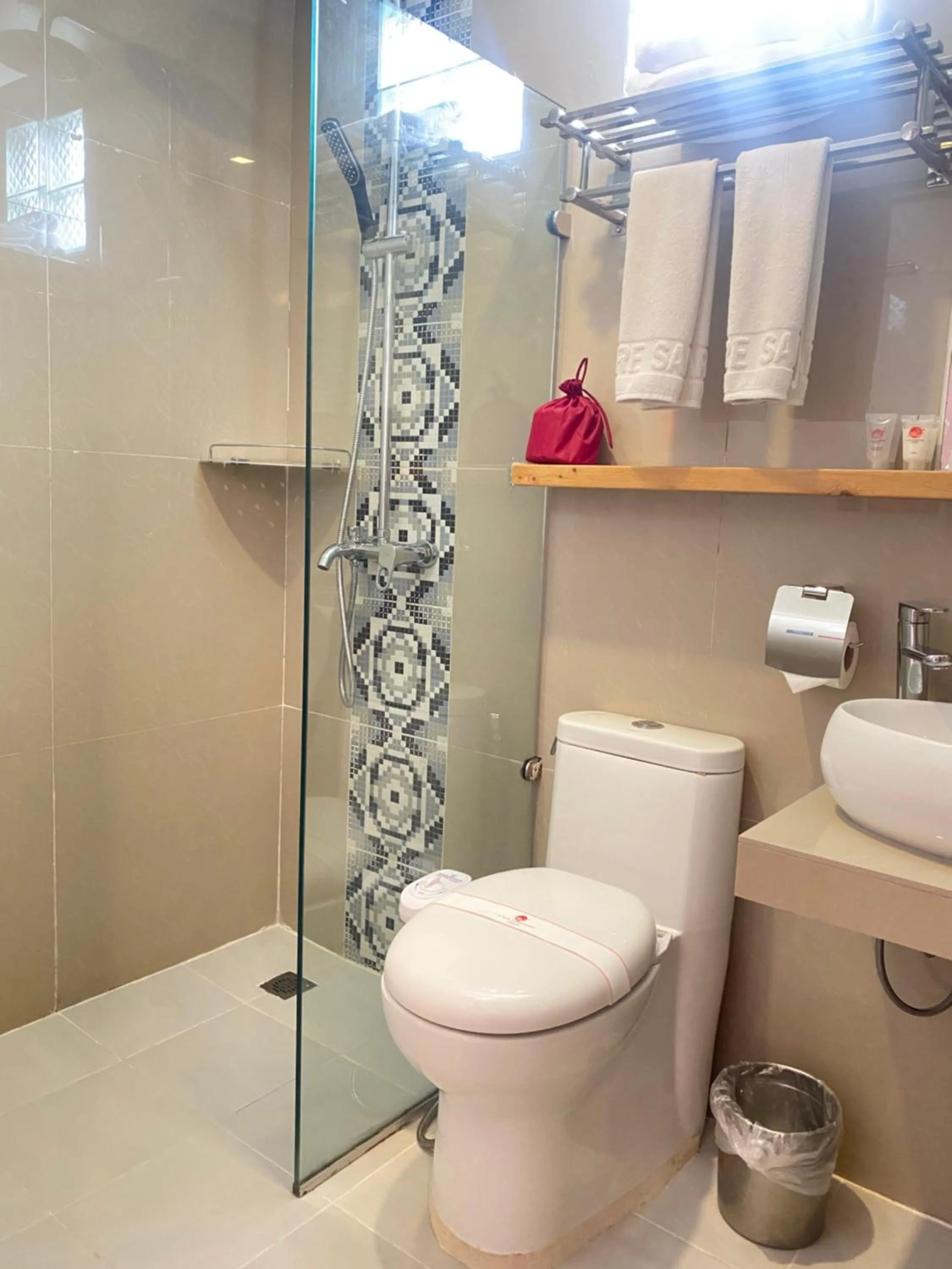 Toilet in IL Mare Sakura Resort Boracay