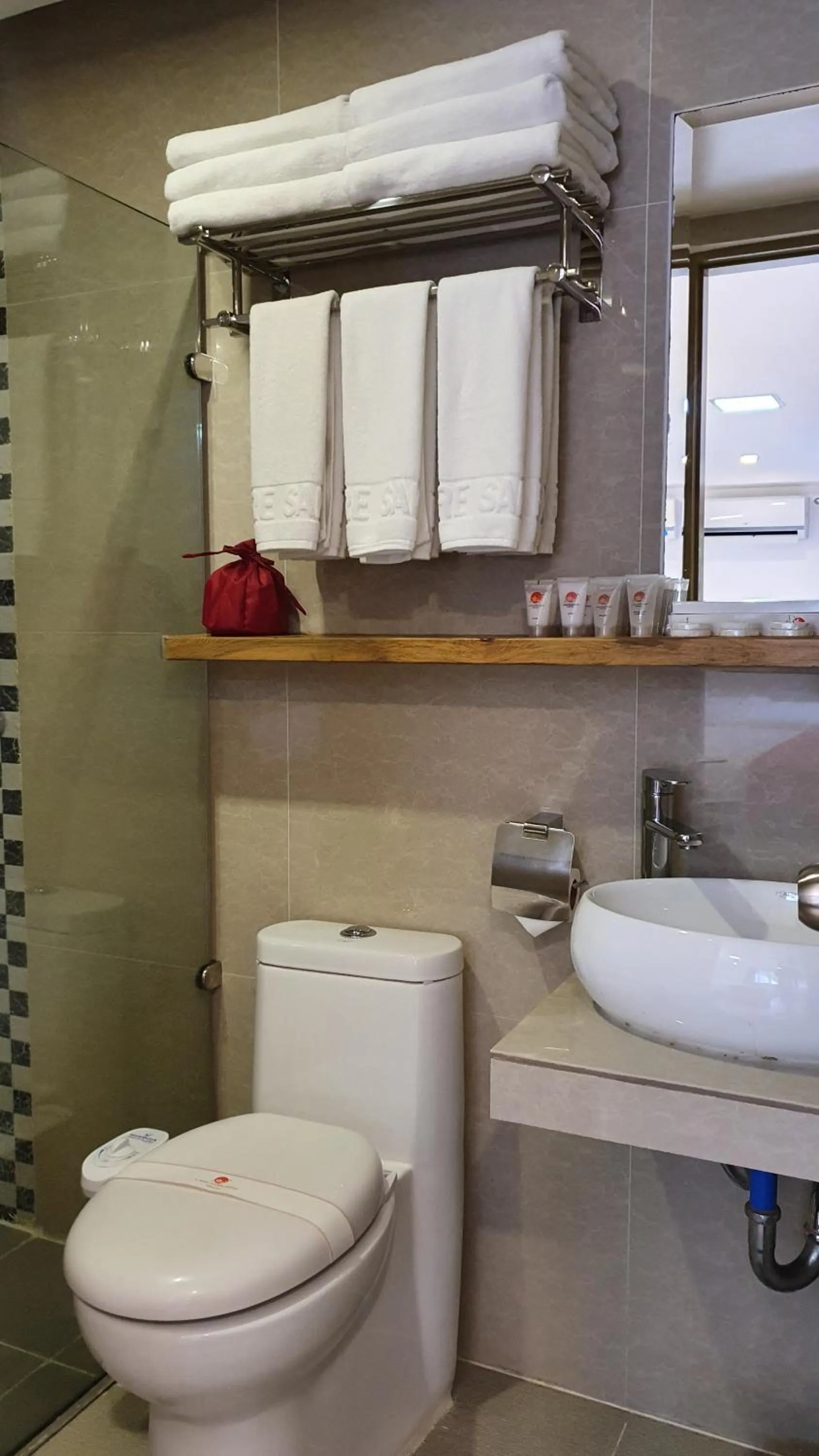 Toilet in IL Mare Sakura Resort Boracay