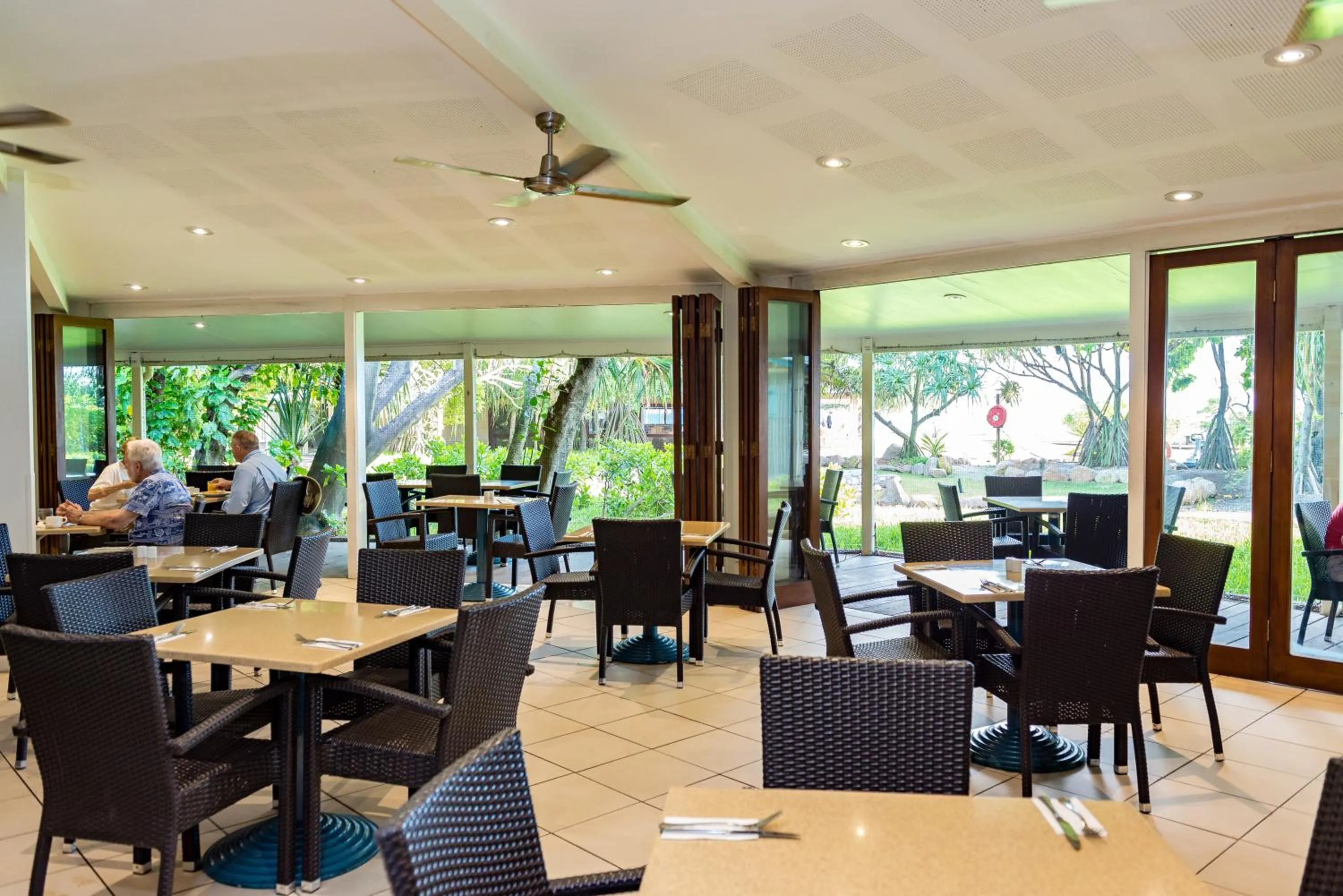 Restaurant/places to eat in Heron Island