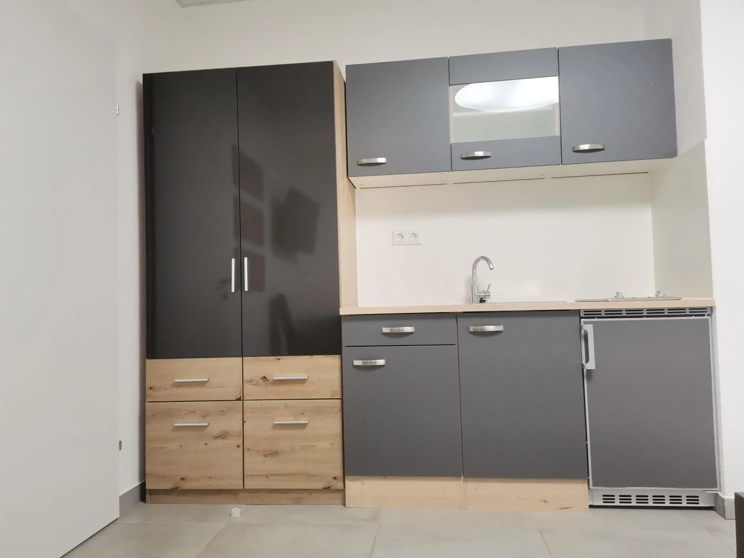 Kitchen or kitchenette in AIS Center