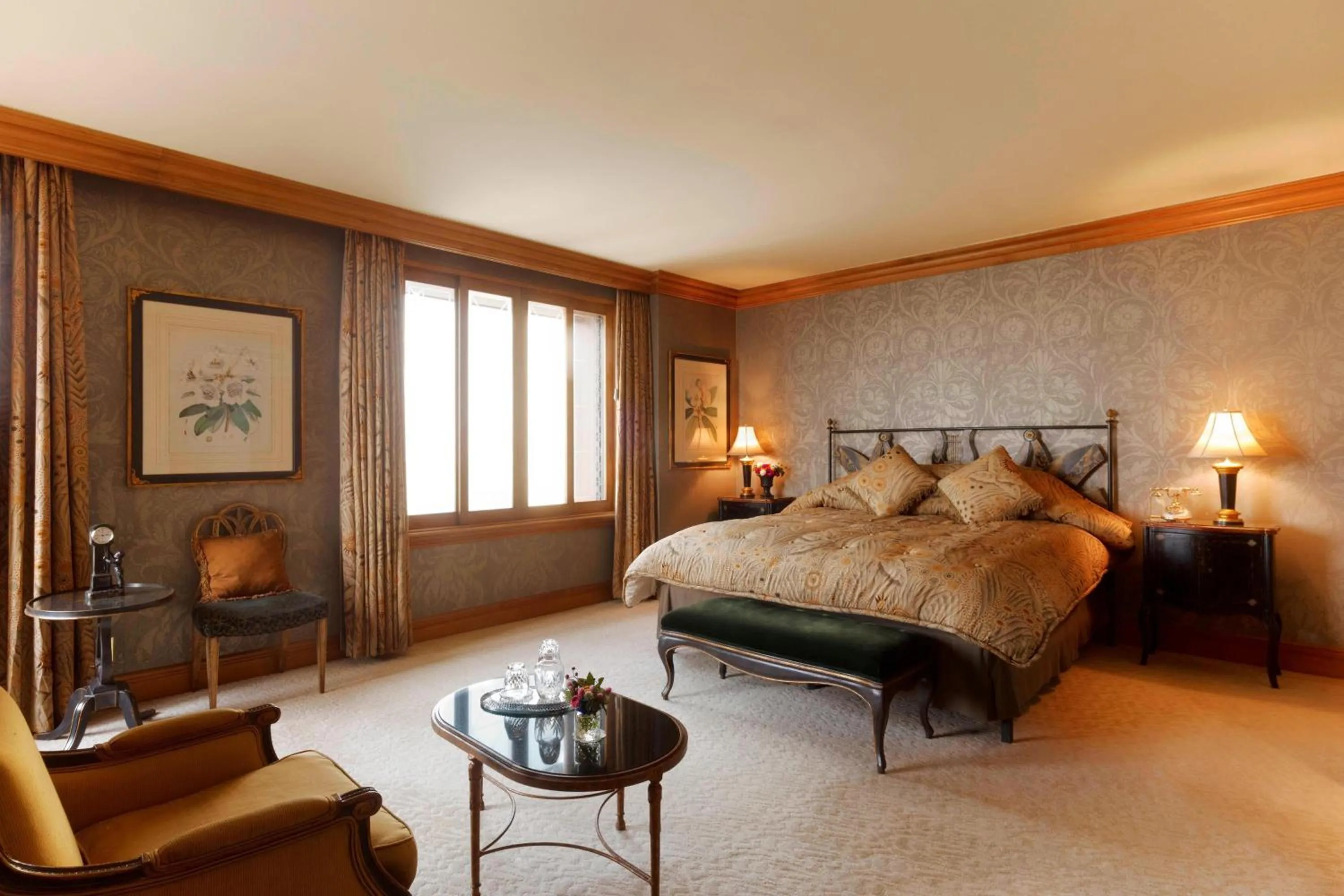 Photo of the whole room, Bed in THE PLAZA Seoul, Autograph Collection