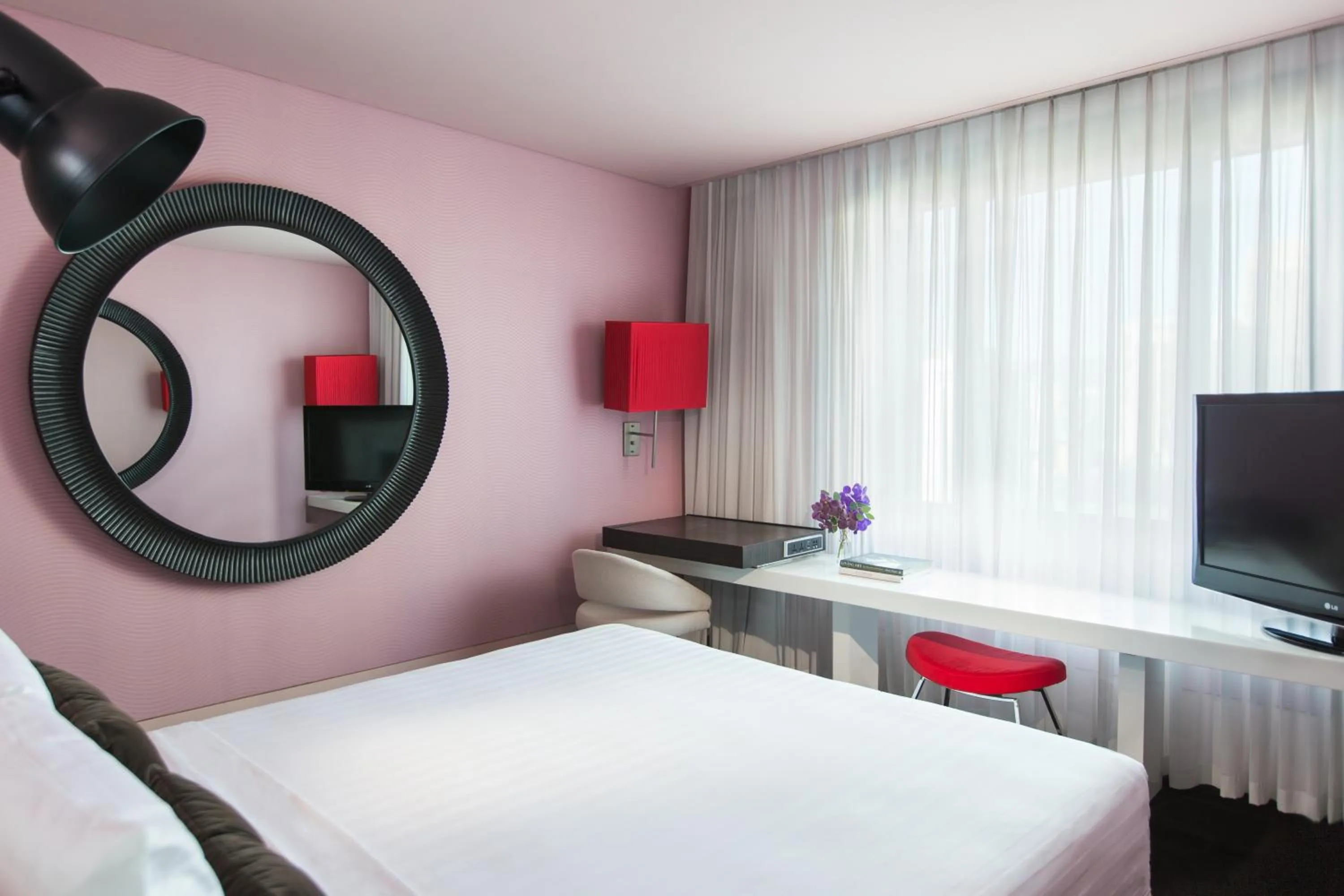 Bedroom, Bed in THE PLAZA Seoul, Autograph Collection