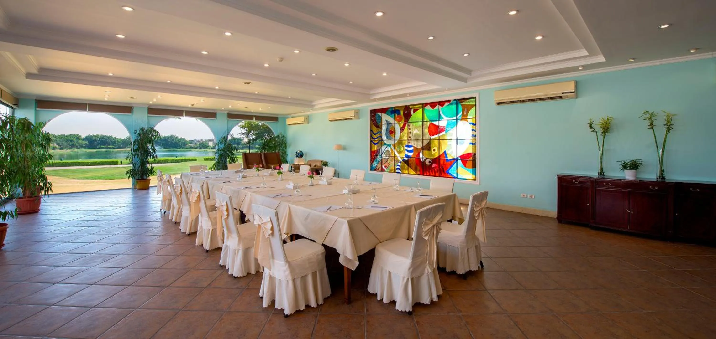 Restaurant/places to eat in Stella Golf Hotel