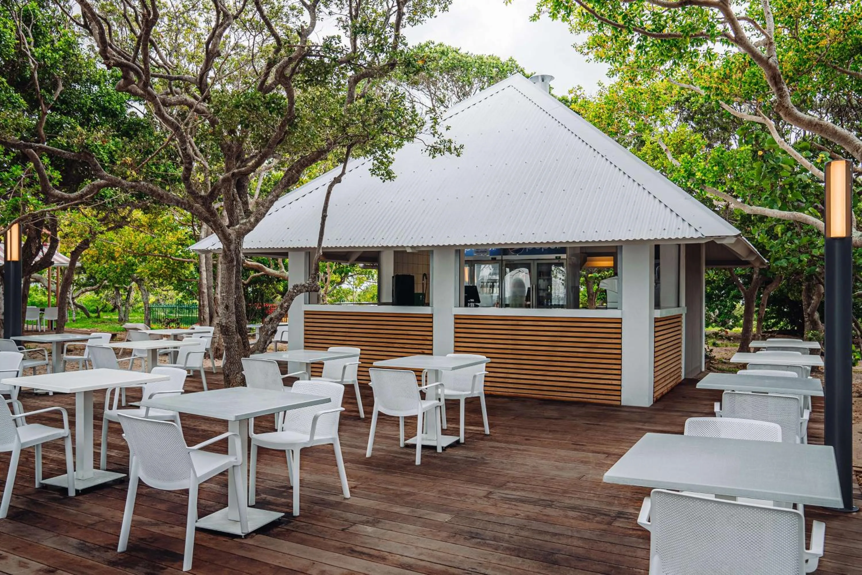 Restaurant/places to eat in DoubleTree by Hilton Noumea Ilot Maitre Resort