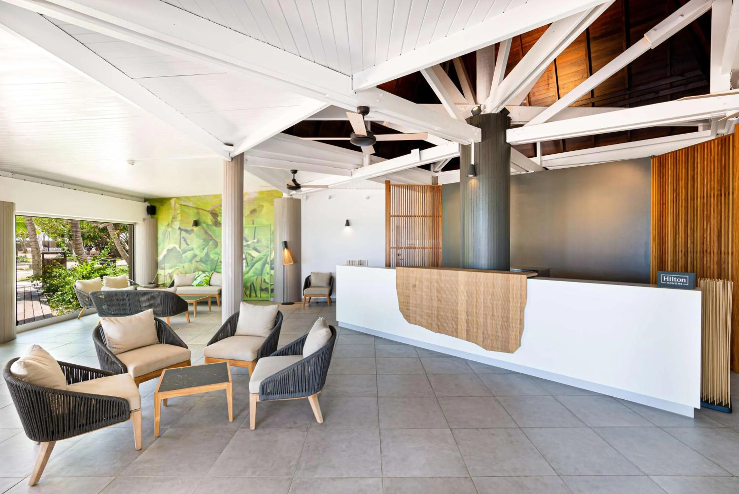 Lobby or reception in DoubleTree by Hilton Noumea Ilot Maitre Resort