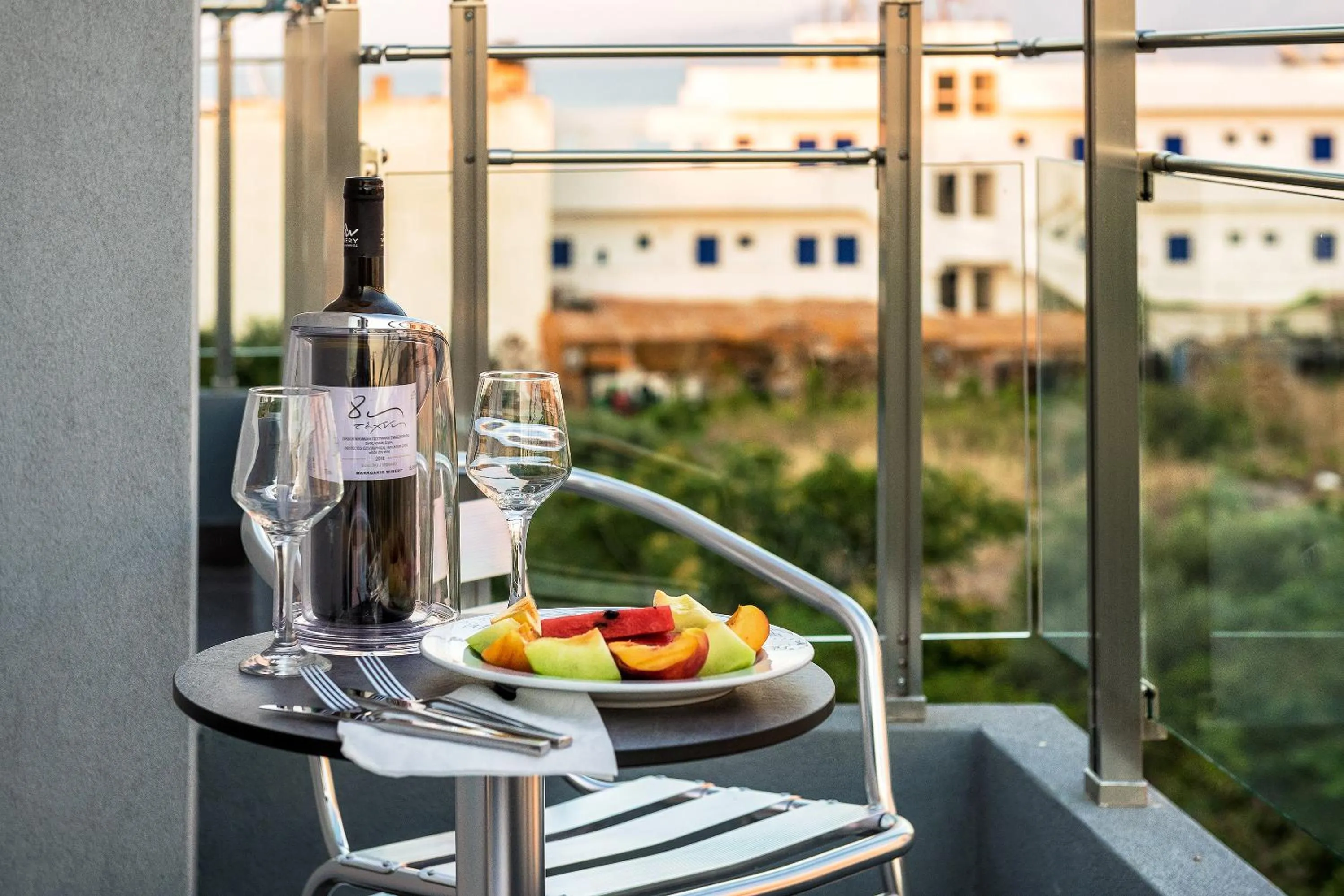 Food and drinks in Pollis Hotel