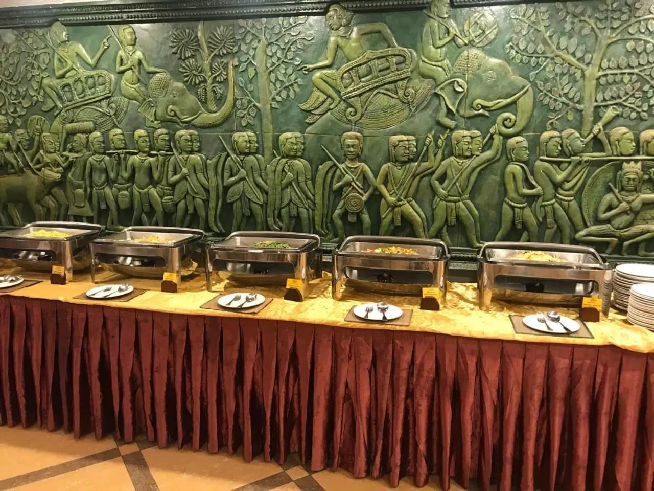 Restaurant/places to eat in Dragon Royal Angkor Hotel