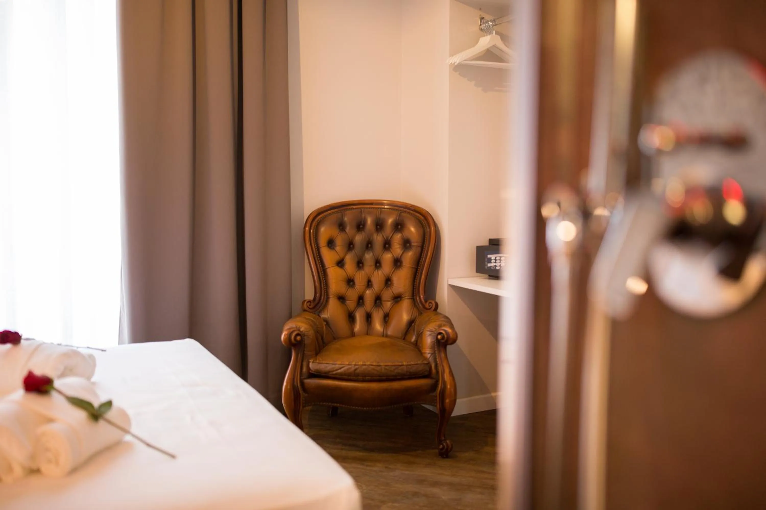 Photo of the whole room in Ara Suite