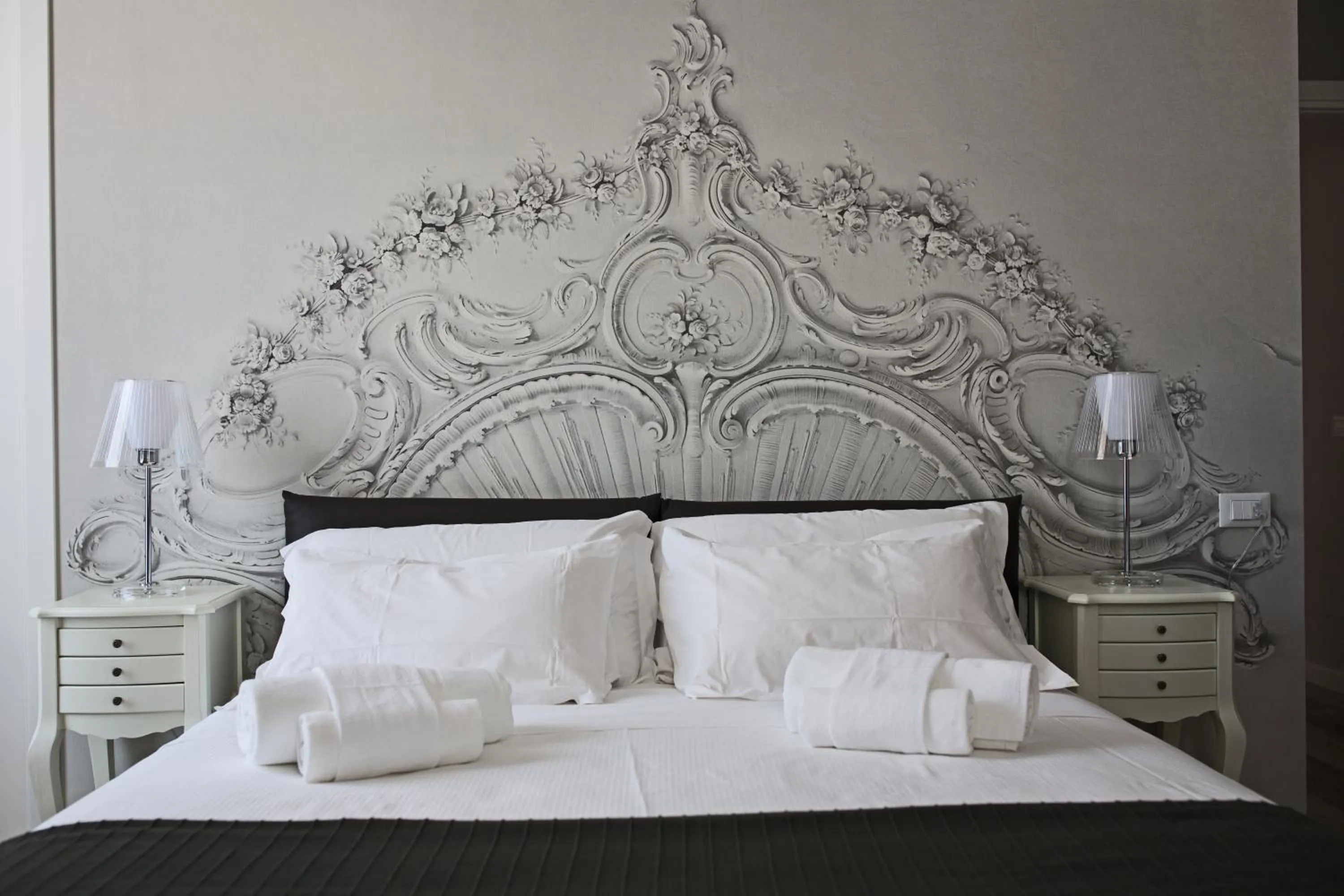 Decorative detail, Bed in Ara Suite