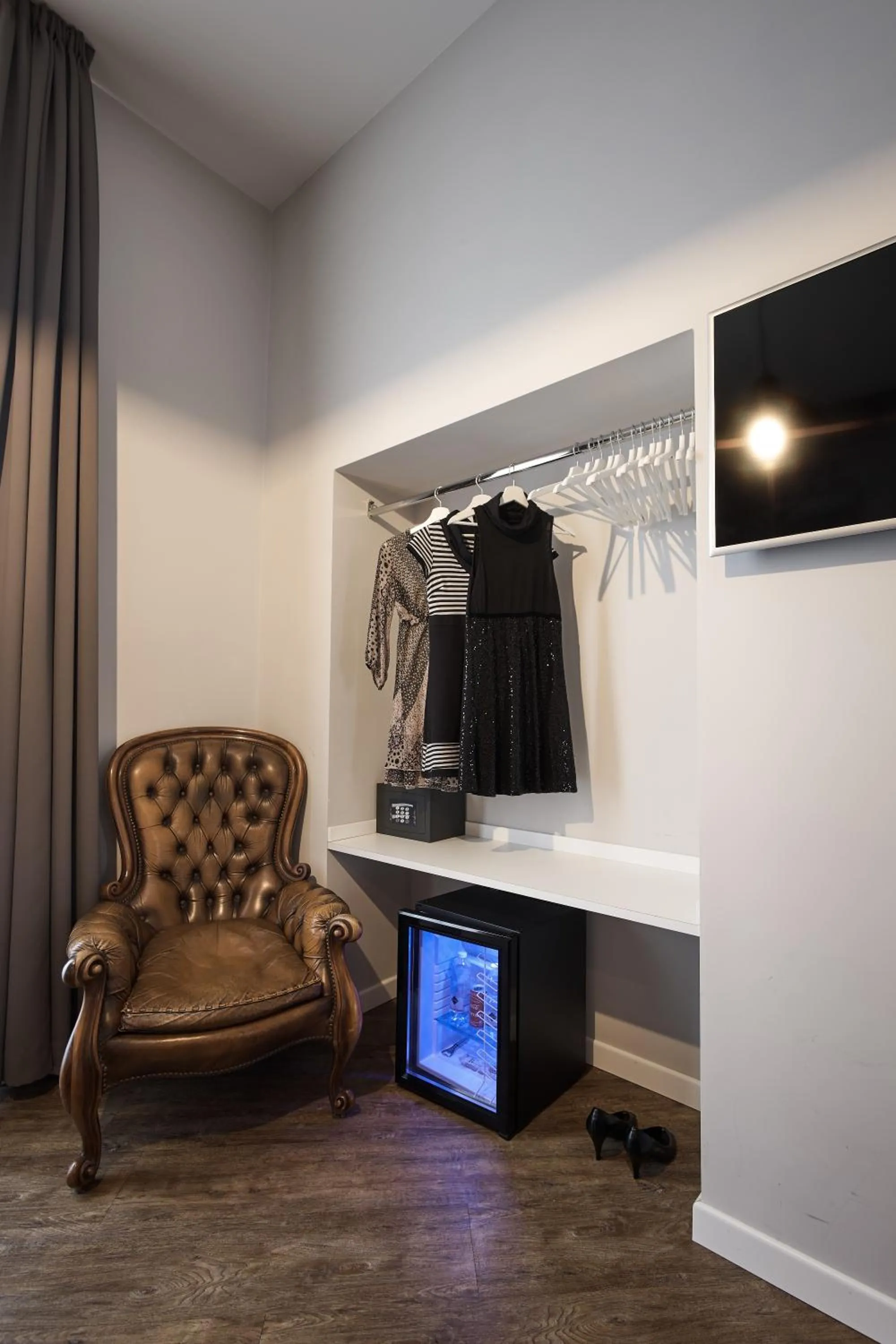 Photo of the whole room in Ara Suite