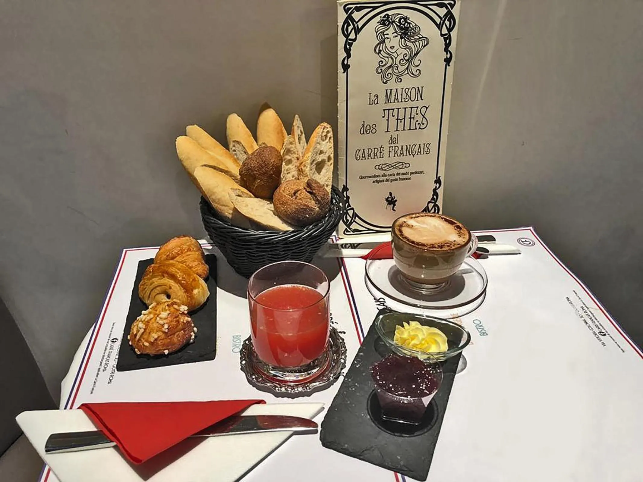 Continental breakfast in Ara Suite