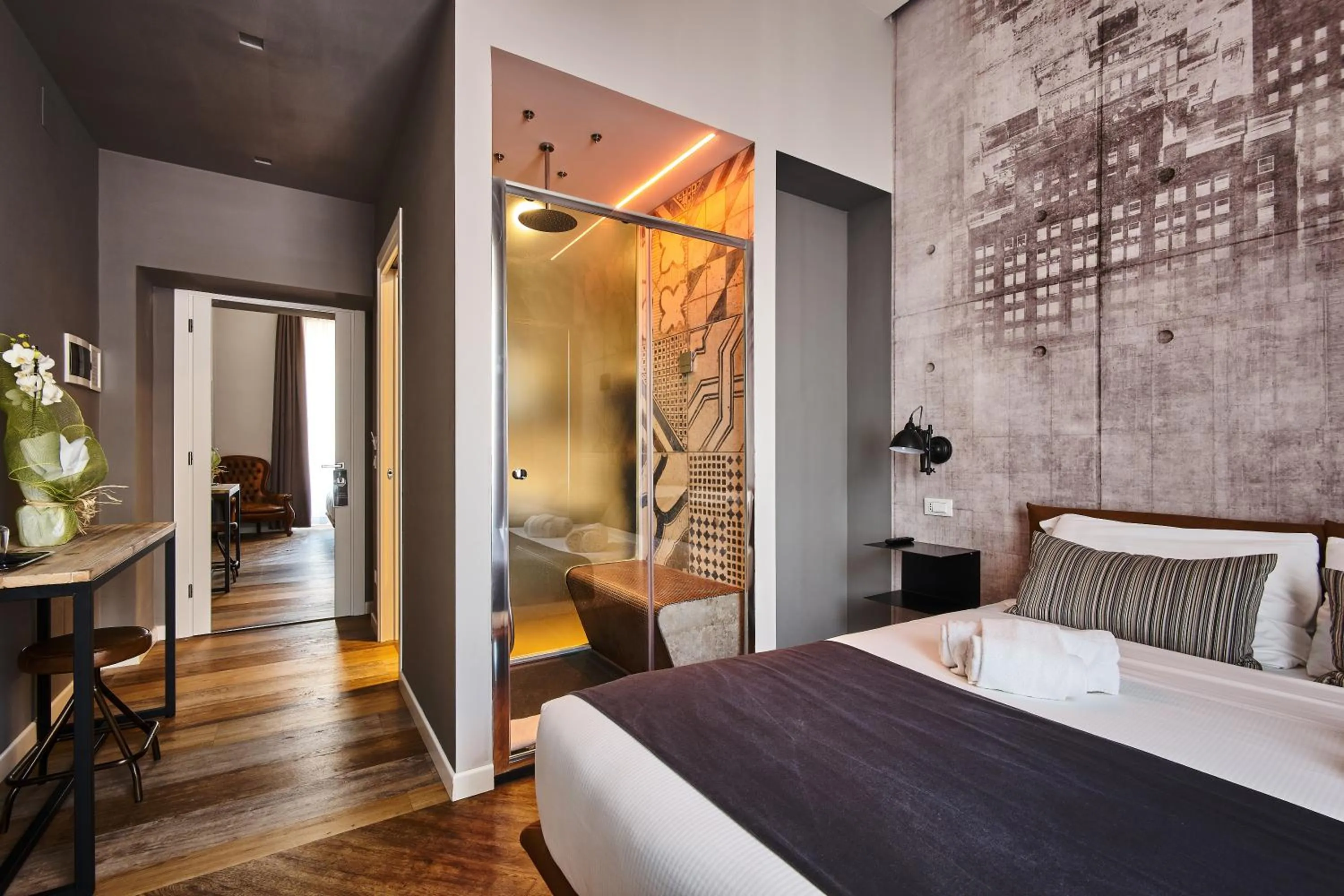 Photo of the whole room, Bed in Ara Suite