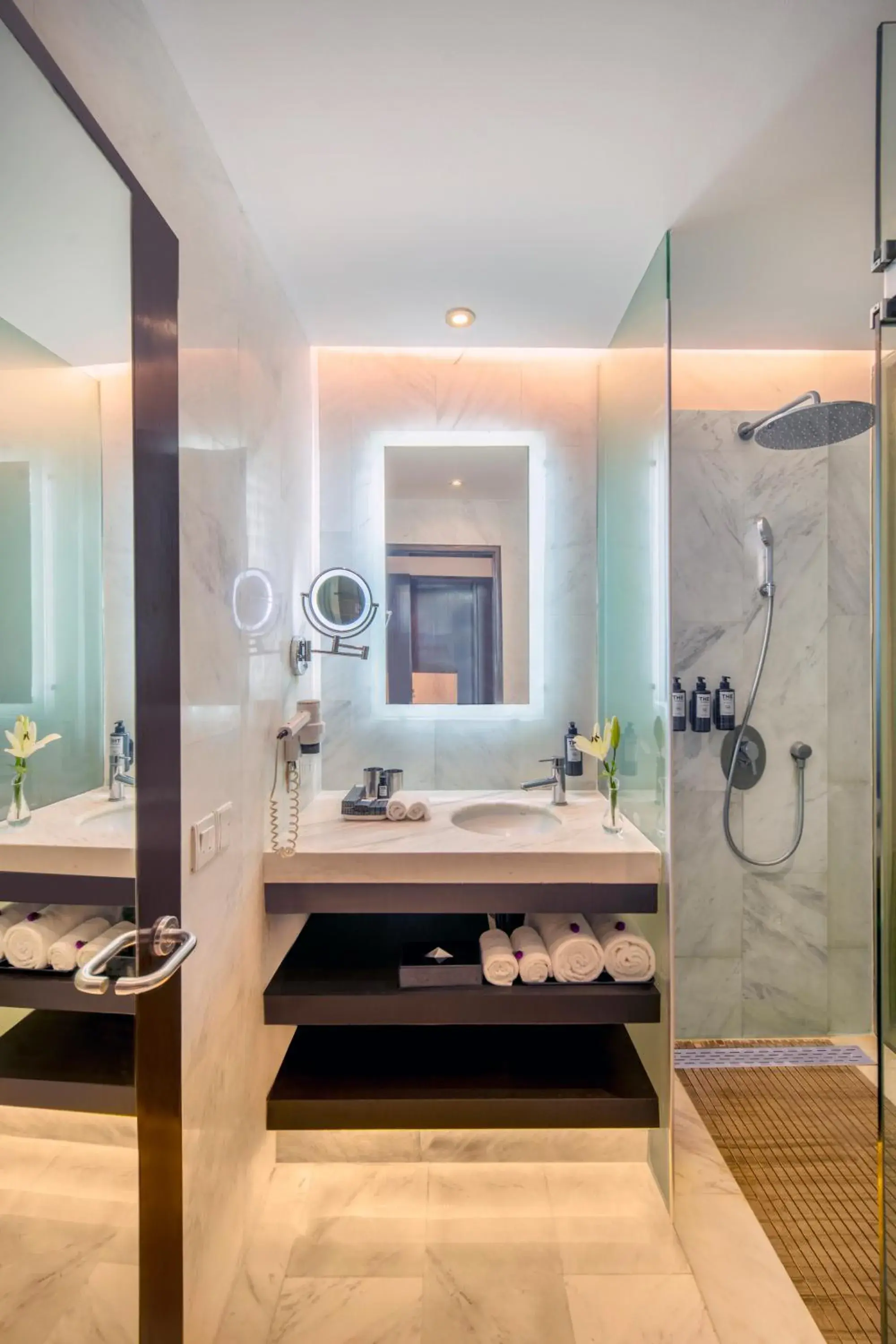 Luxury Queen Room with 15% Discount on F&B, 10% discount on Airport Transfers and Spa service - single occupancy in The Park Chennai Luxury Queen Room with 15% Discount on F&B, 10% discount on Airport Transfers and Spa service - single occupancy in The Park Chennai