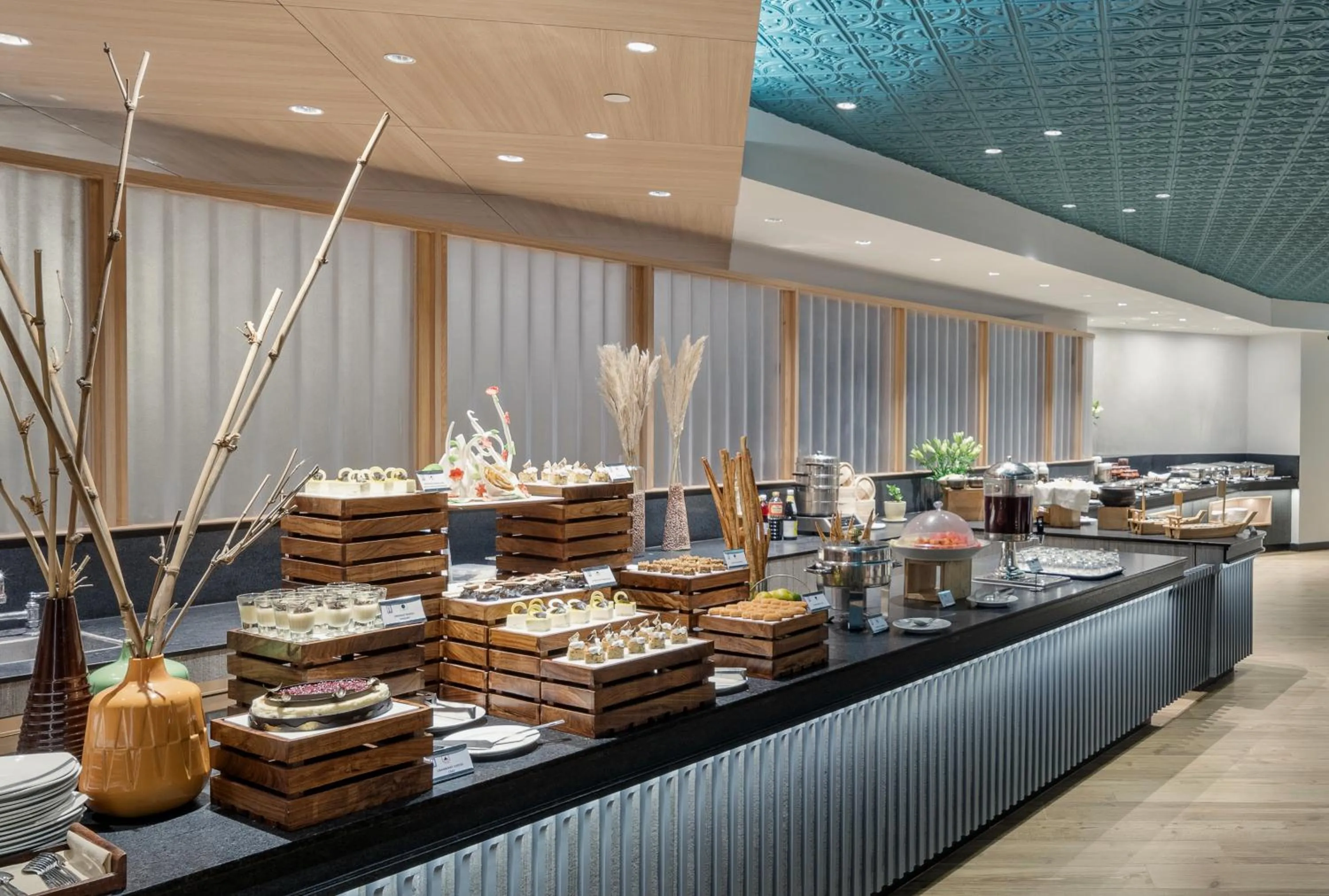 Restaurant/places to eat in The Park Chennai