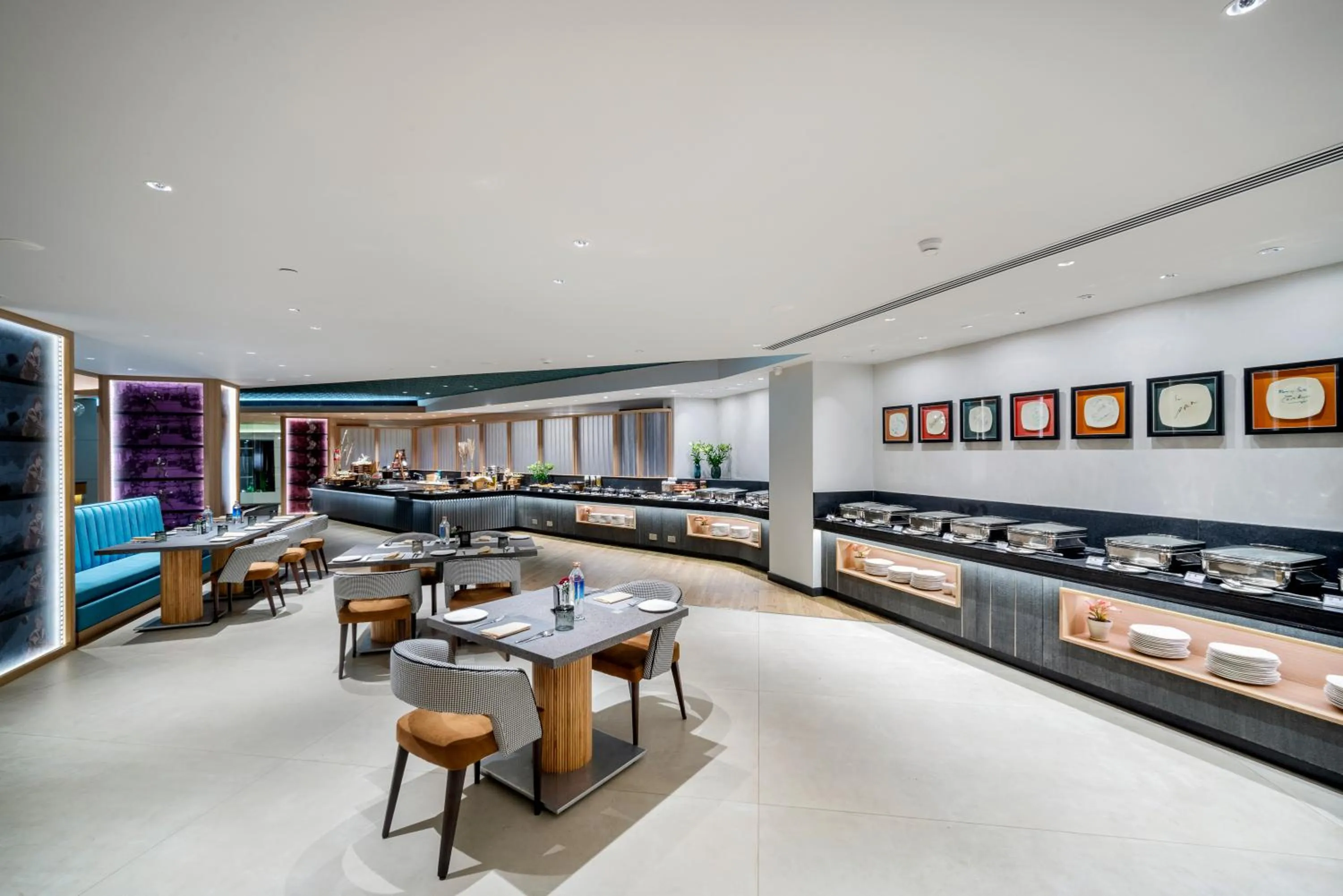 Restaurant/places to eat in The Park Chennai